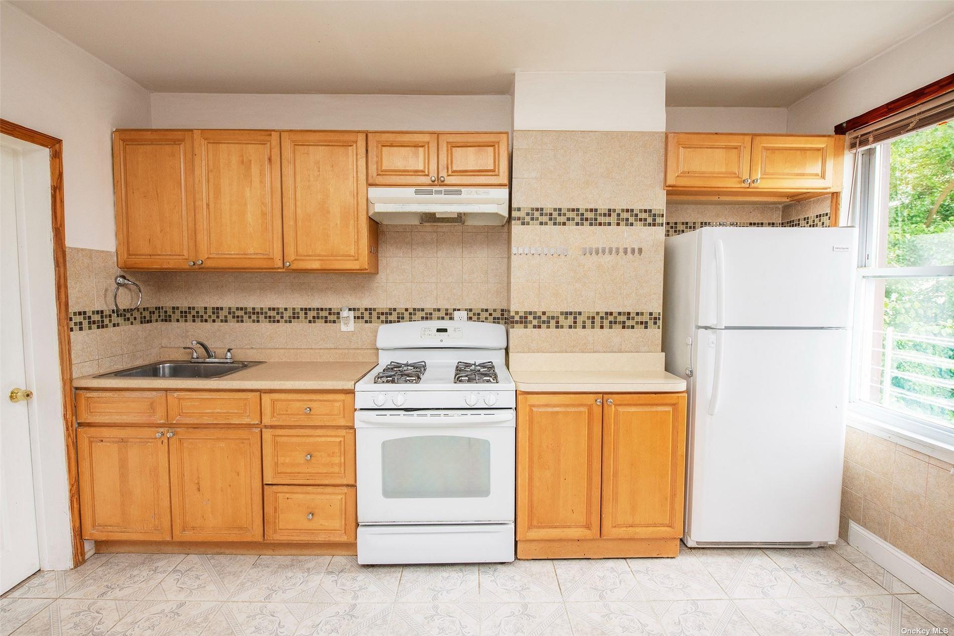 Single Family 91 St  Queens, NY 11416, MLS-857476-24