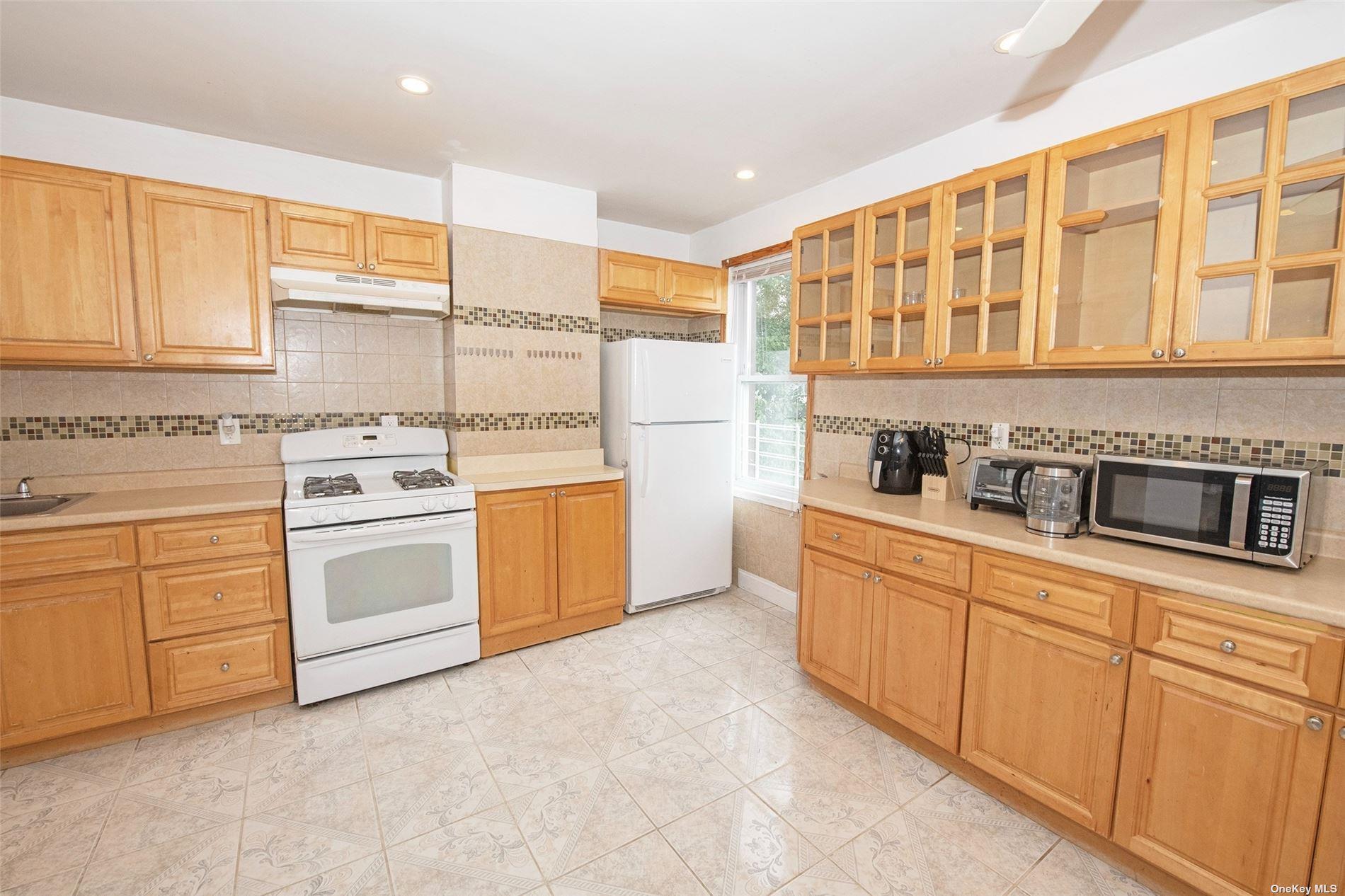 Single Family 91 St  Queens, NY 11416, MLS-857476-25