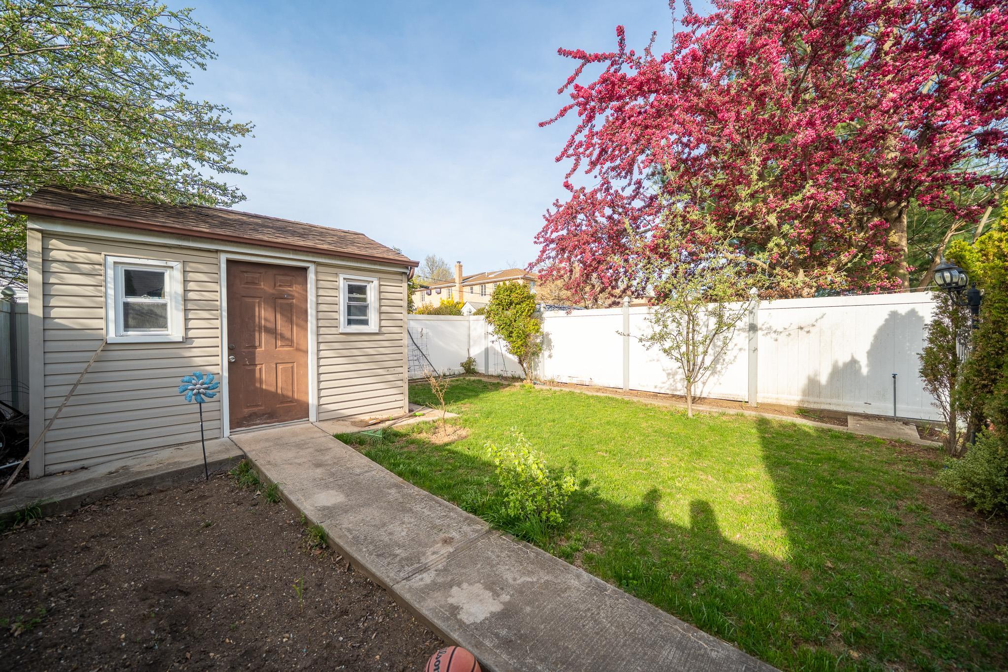 Single Family 88th Av  Queens, NY 11426, MLS-857493-36
