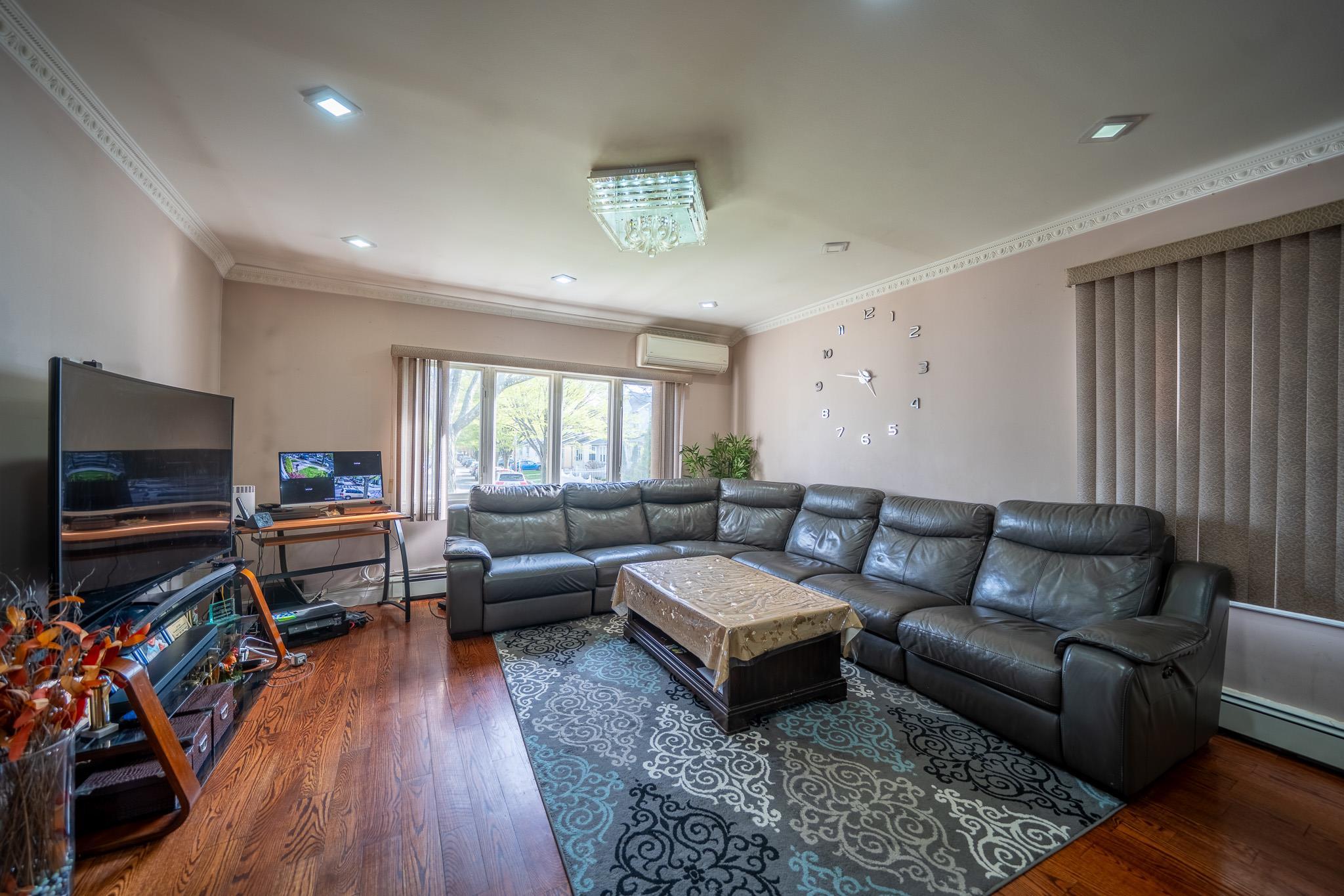 Single Family 88th Av  Queens, NY 11426, MLS-857493-6