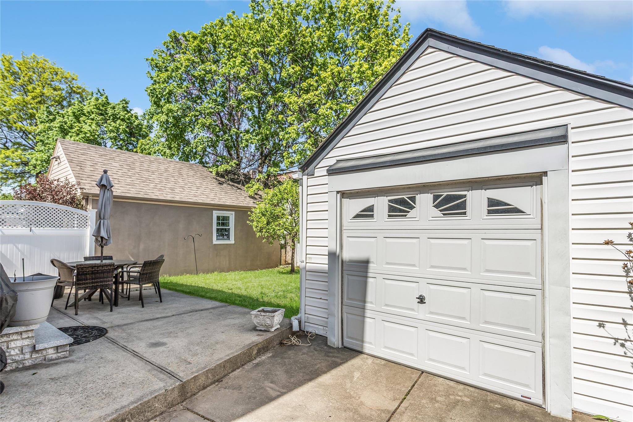 Single Family 205th  Queens, NY 11423, MLS-857539-22
