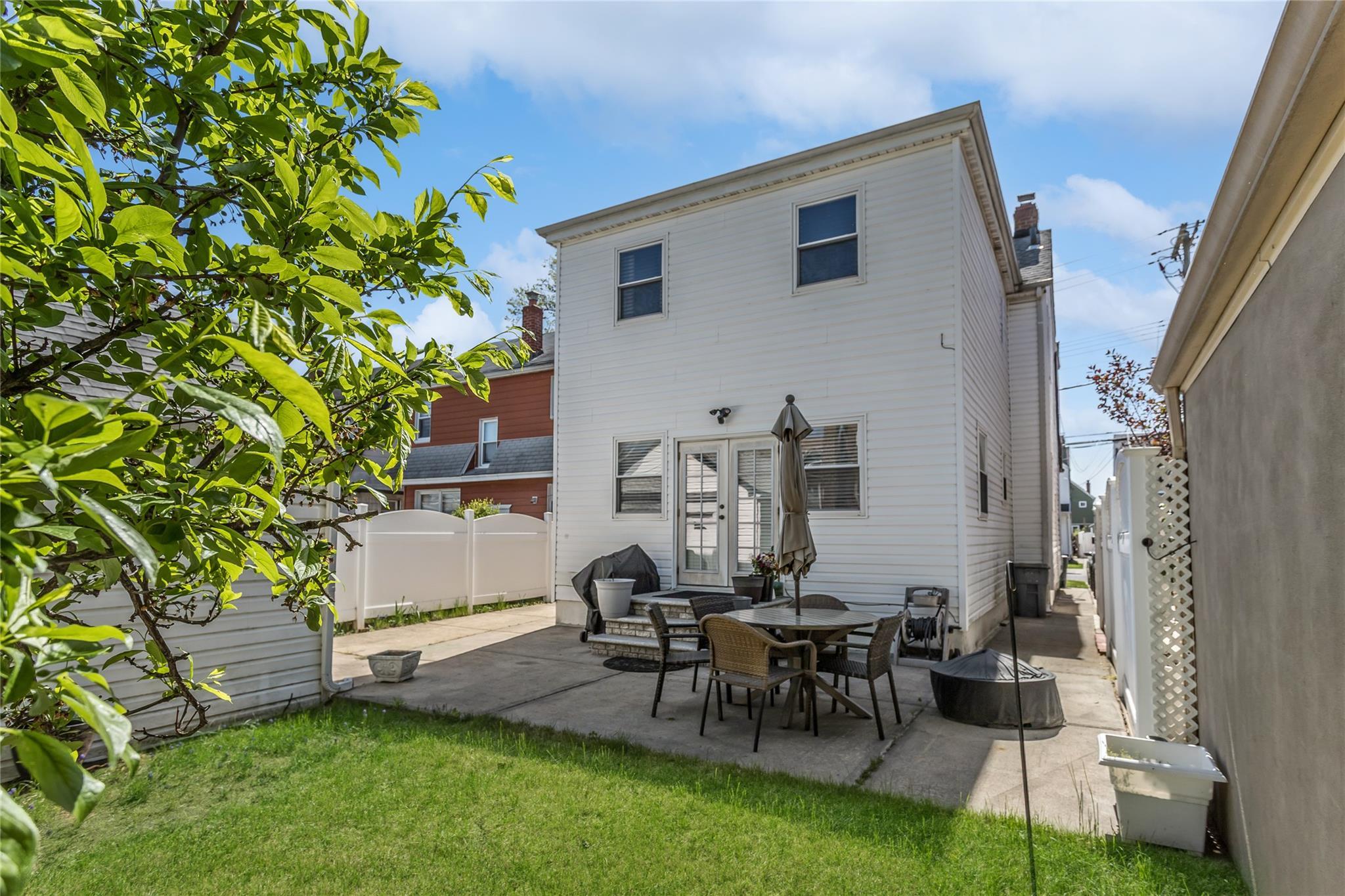 Single Family 205th  Queens, NY 11423, MLS-857539-24