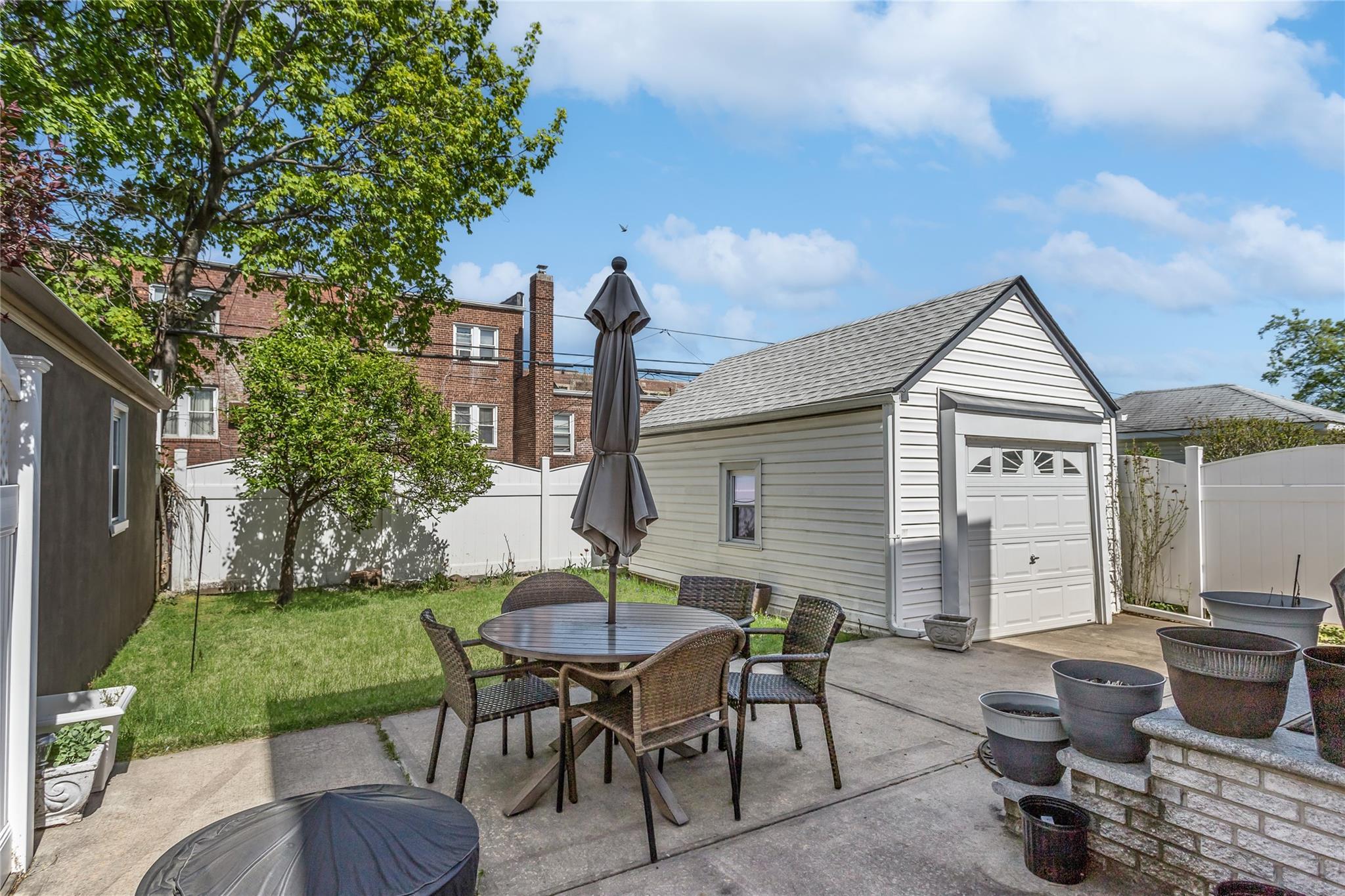 Single Family 205th  Queens, NY 11423, MLS-857539-25