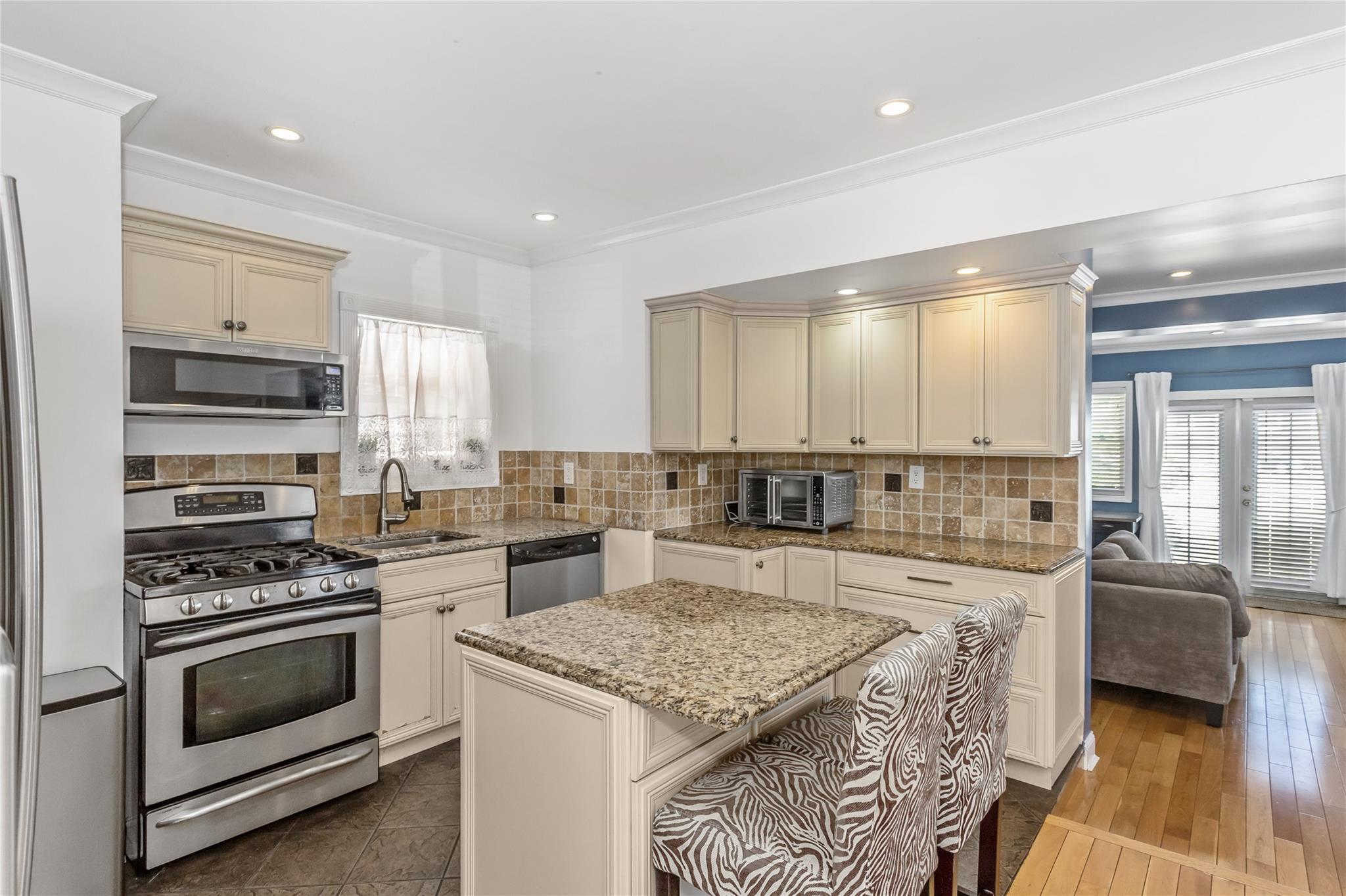 Single Family 205th  Queens, NY 11423, MLS-857539-7