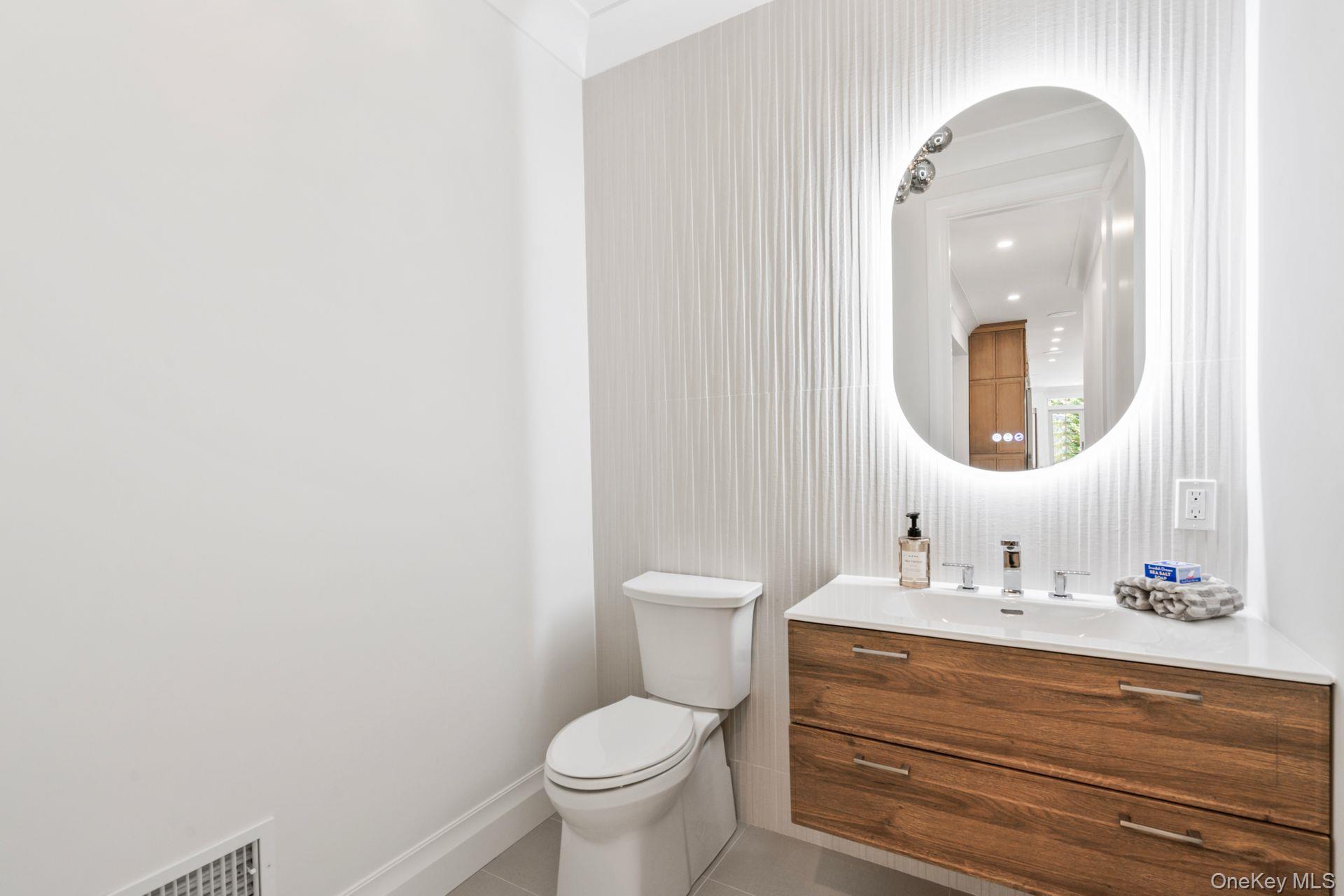 Single Family Threepence Suffolk County, NY 11747, MLS-857547-25