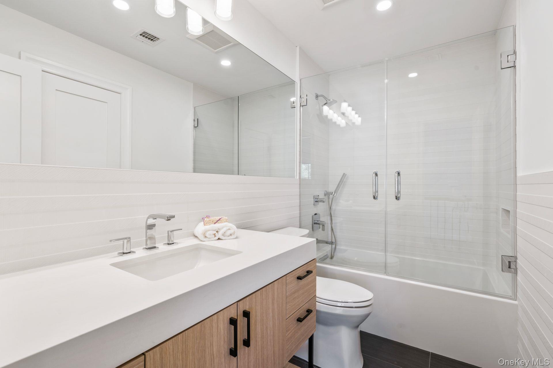 Single Family Threepence Suffolk County, NY 11747, MLS-857547-34