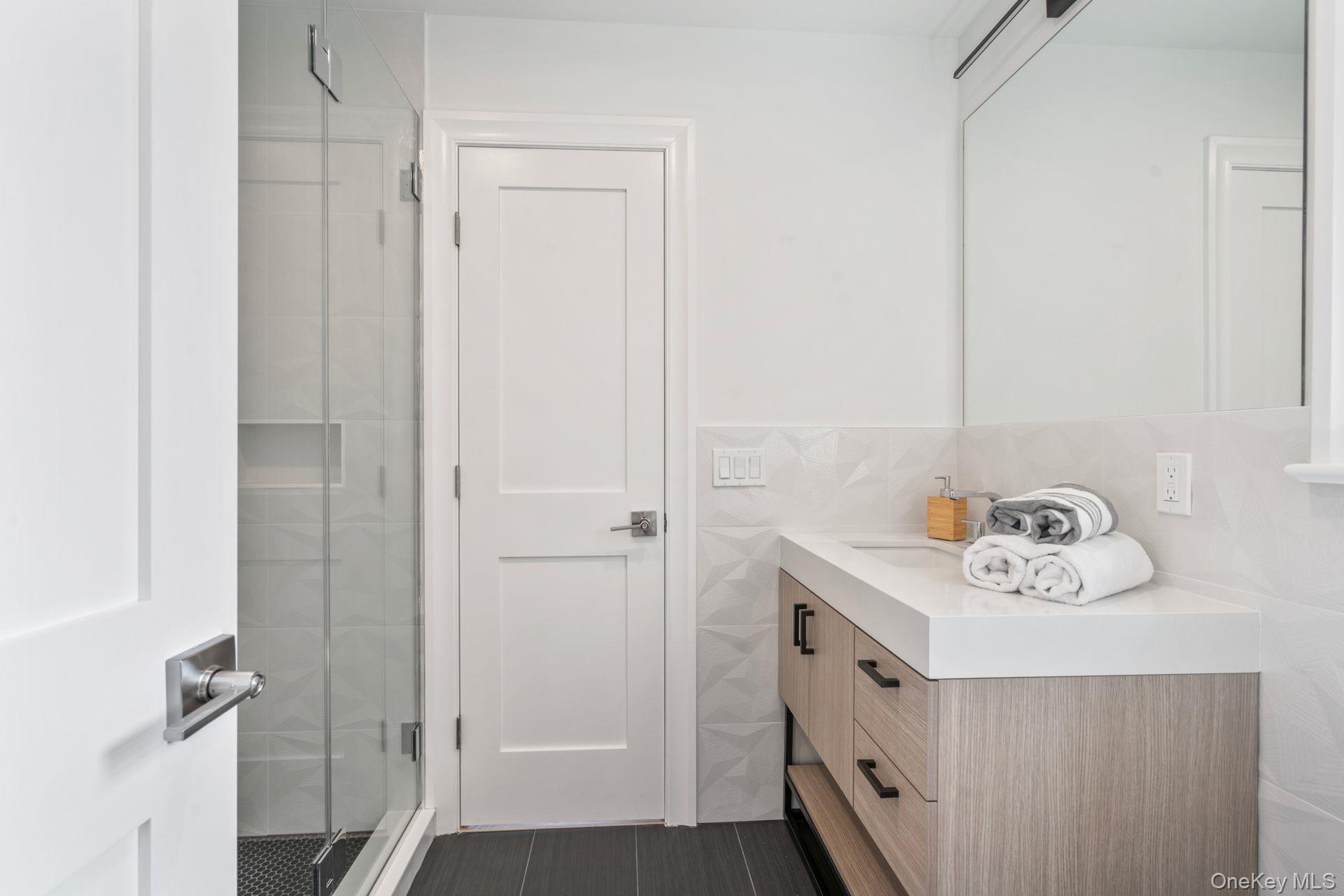 Single Family Threepence Suffolk County, NY 11747, MLS-857547-35