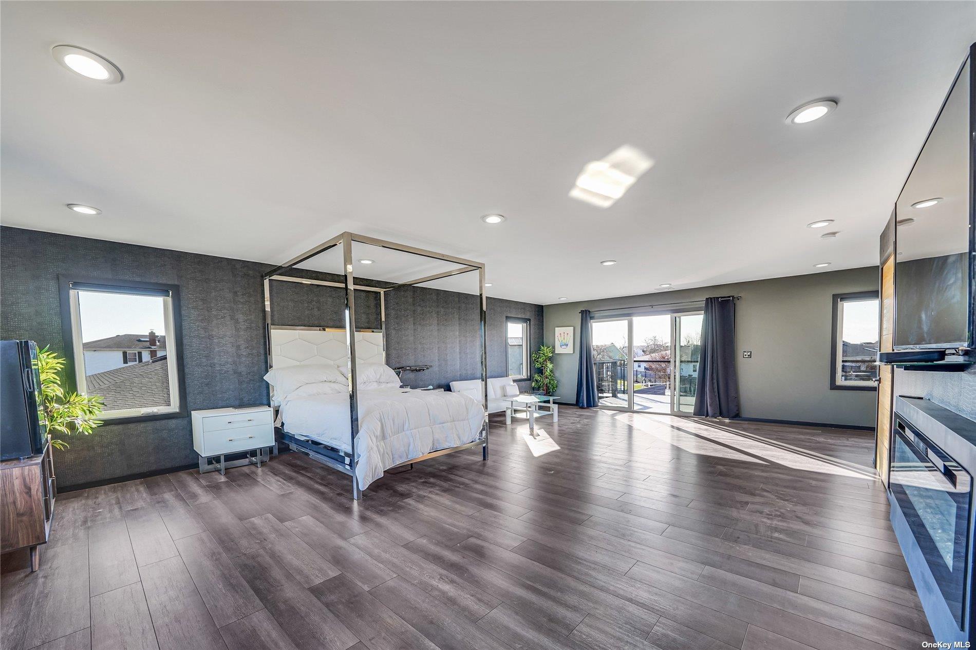 Single Family Schooner  Suffolk County, NY 11726, MLS-857555-27