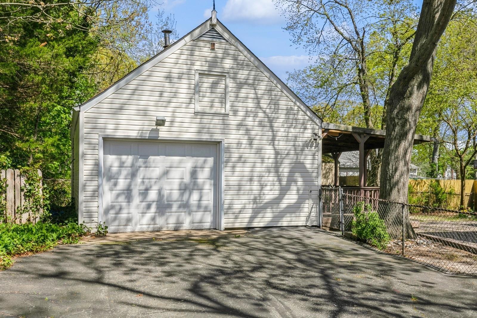 Single Family Lowell  Suffolk County, NY 11742, MLS-857559-25