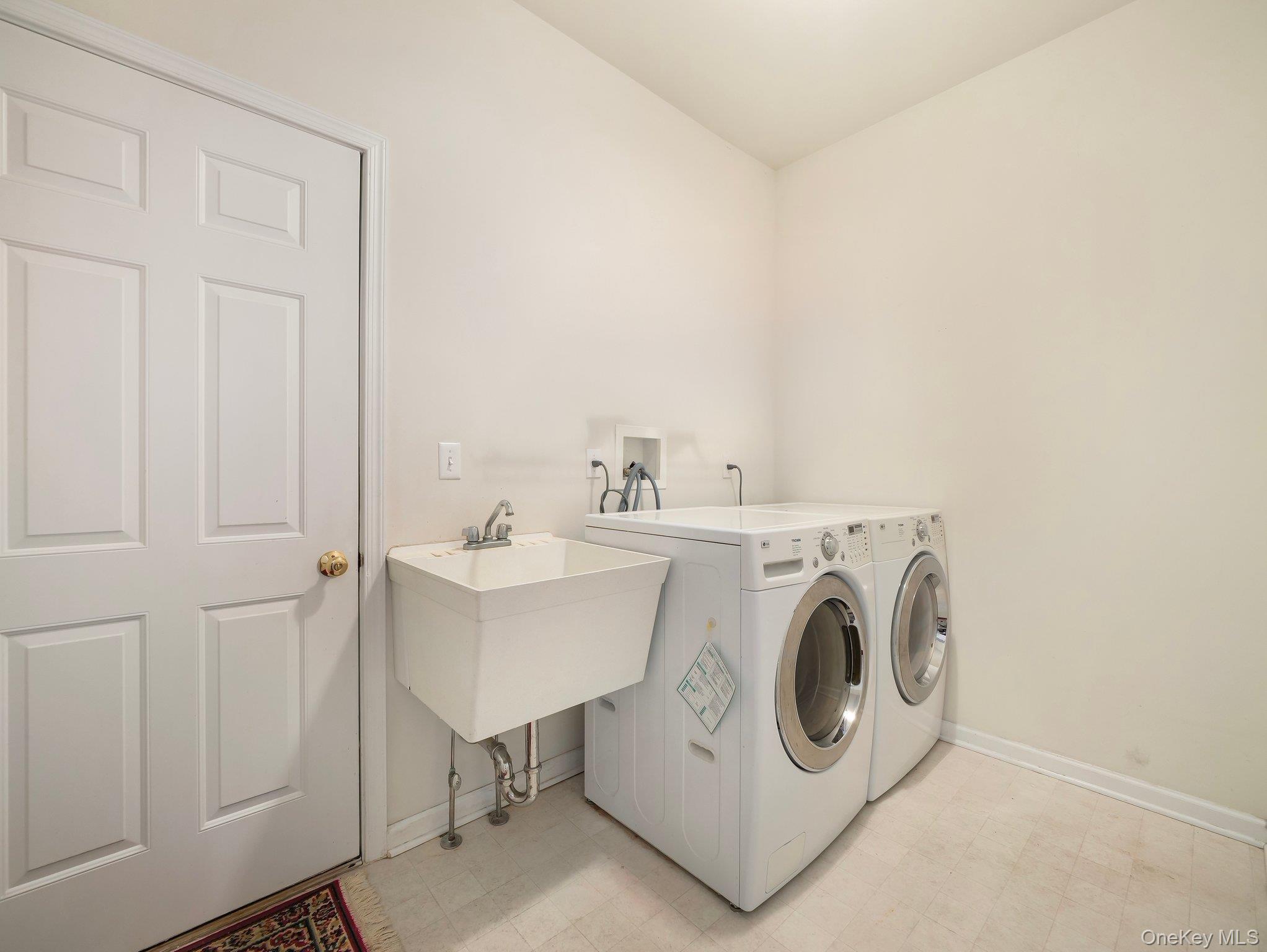 Condo Vassar  Dutchess County, NY 12524, MLS-857578-19