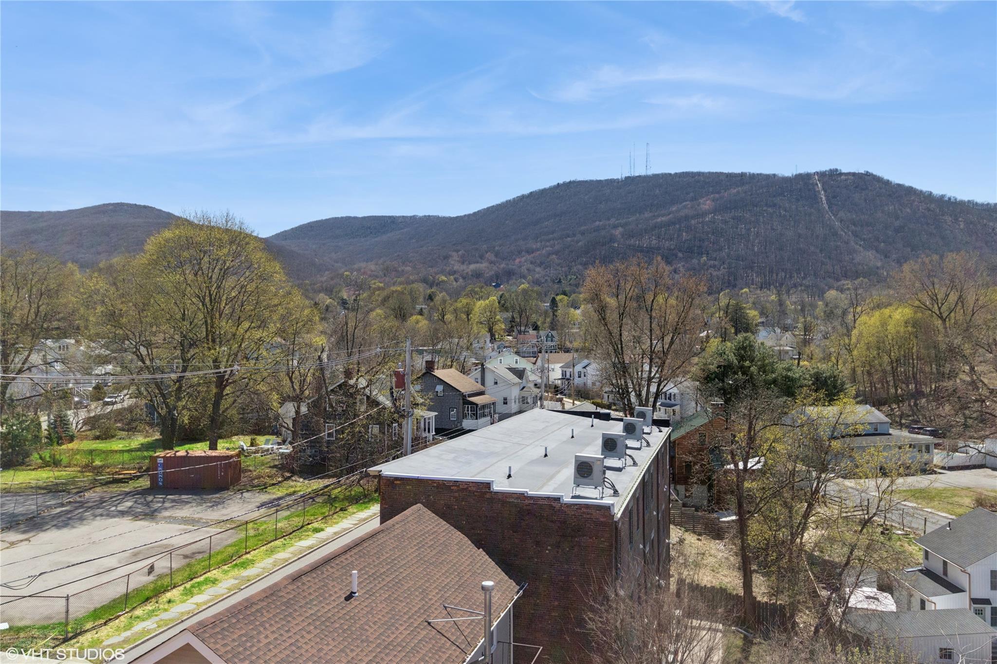 Single Family Main  Dutchess County, NY 12508, MLS-857587-36