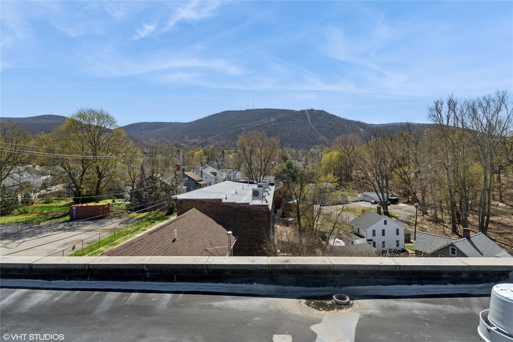 Single Family Main  Dutchess County, NY 12508, MLS-857587-41