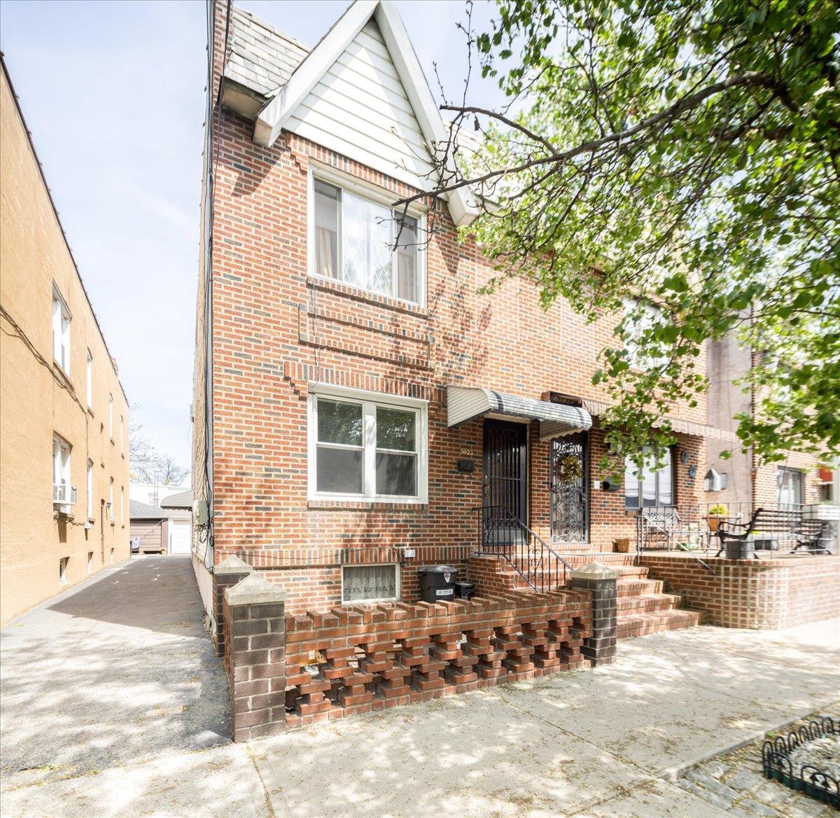 Single Family 69th  Queens, NY 11378, MLS-857607-2