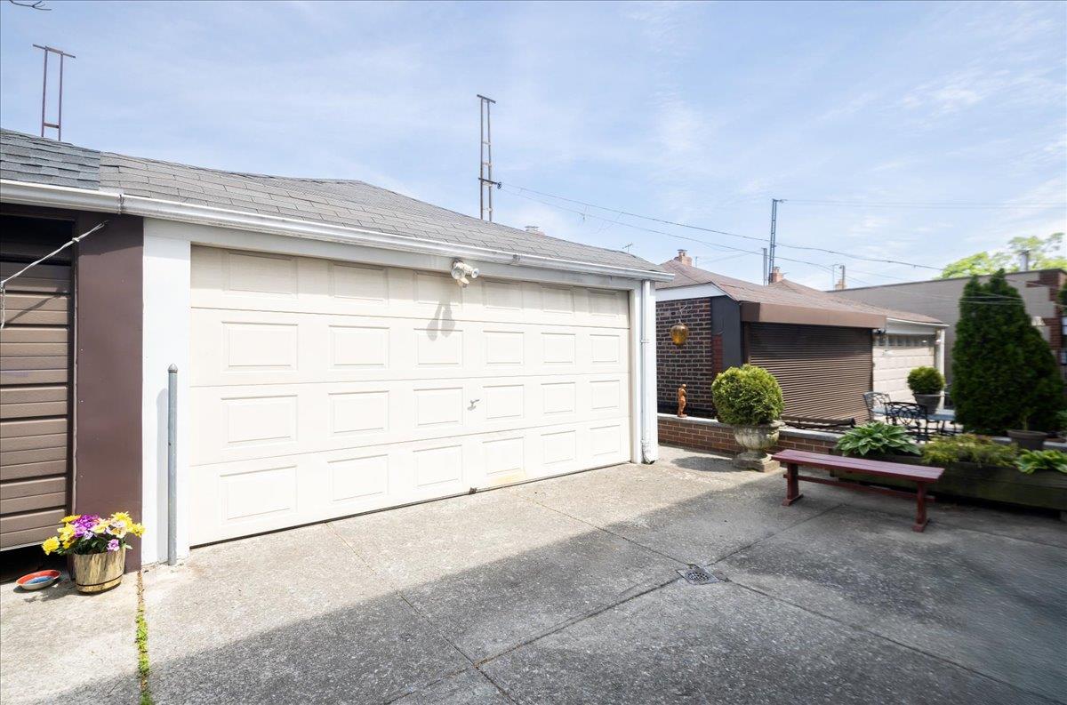 Single Family 69th  Queens, NY 11378, MLS-857607-21