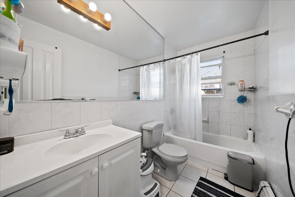 Single Family 10th  Suffolk County, NY 11757, MLS-857627-16