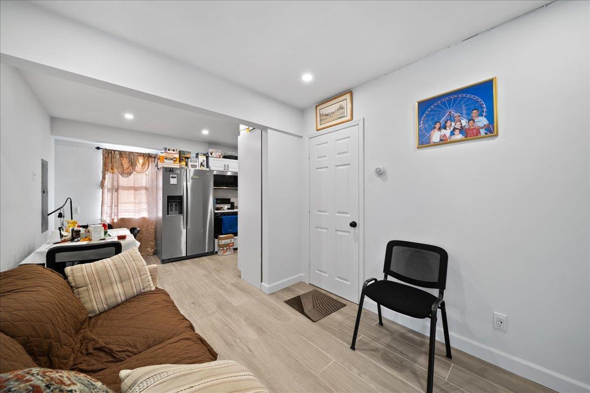 Single Family 10th  Suffolk County, NY 11757, MLS-857627-25