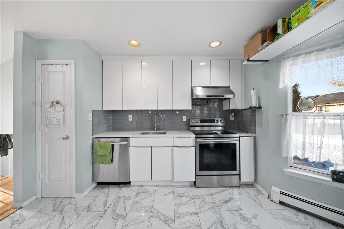 Single Family 10th  Suffolk County, NY 11757, MLS-857627-7