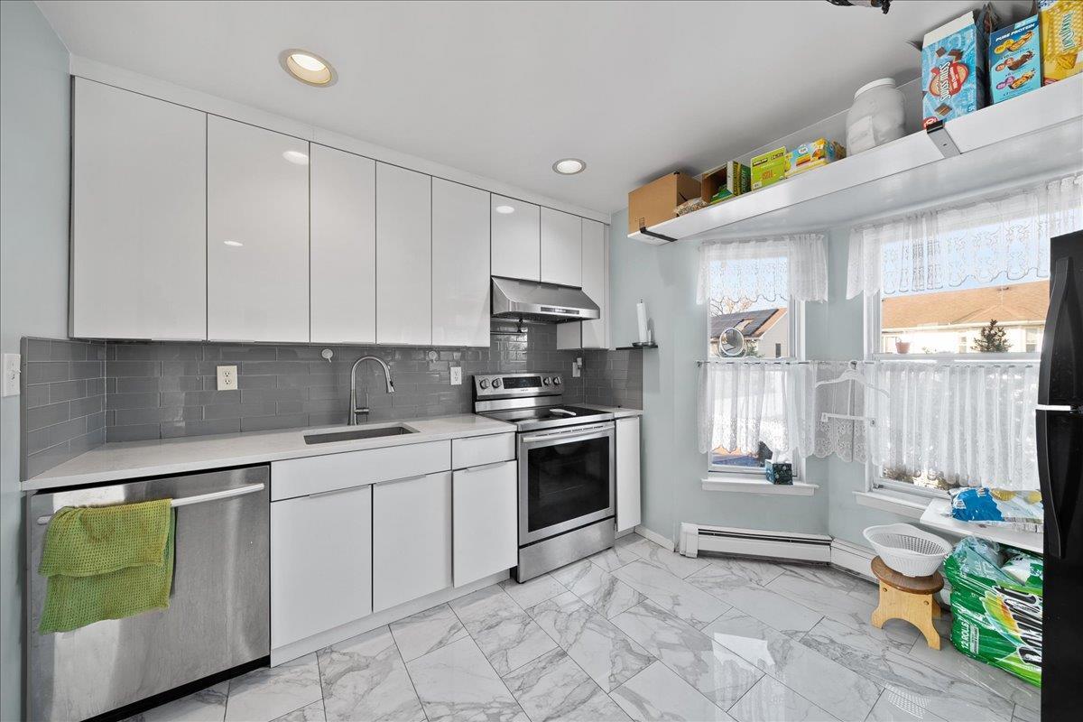 Single Family 10th  Suffolk County, NY 11757, MLS-857627-8