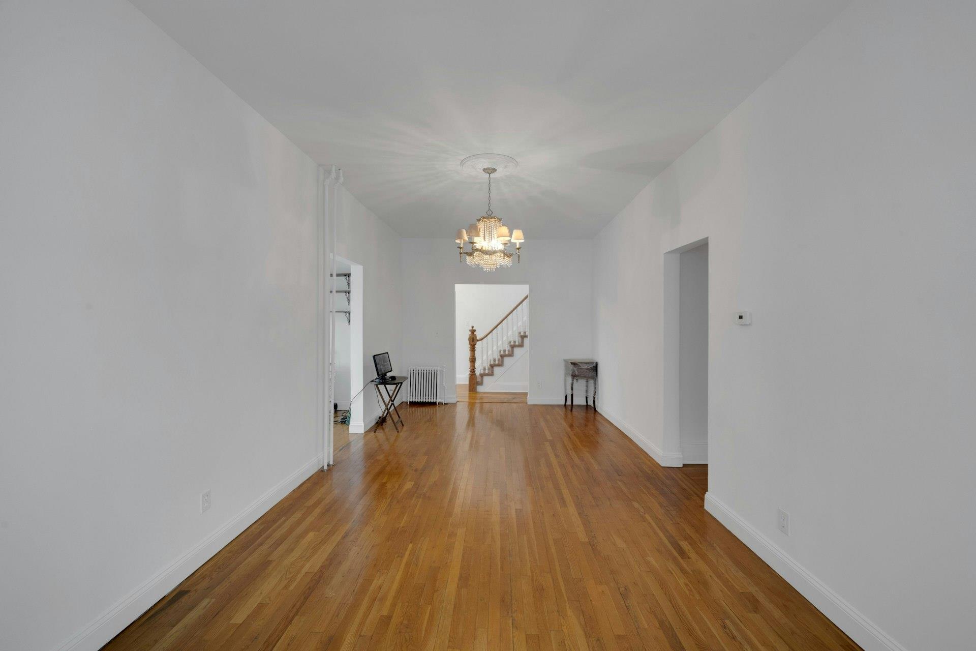 Single Family Baisley  Bronx, NY 10461, MLS-857647-10