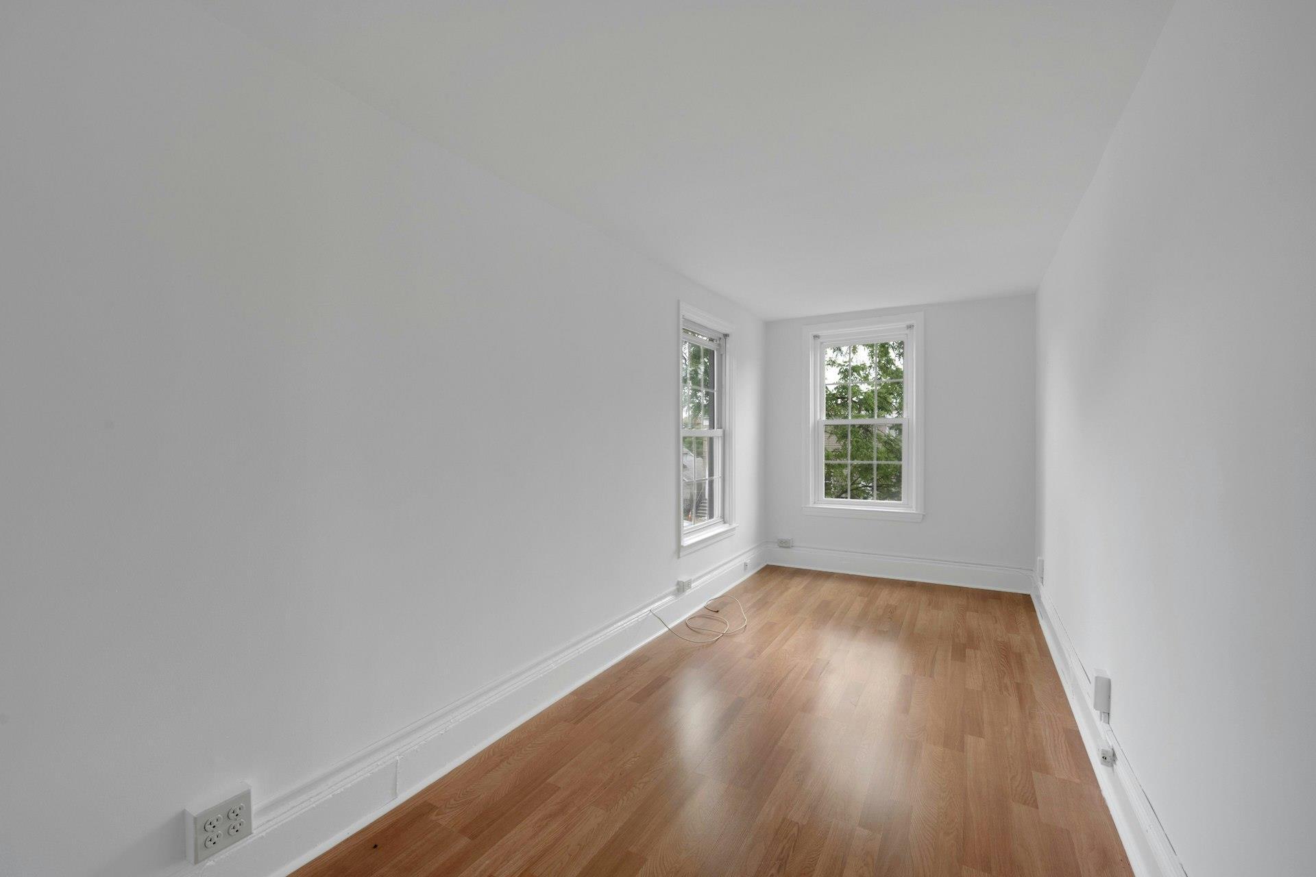 Single Family Baisley  Bronx, NY 10461, MLS-857647-24
