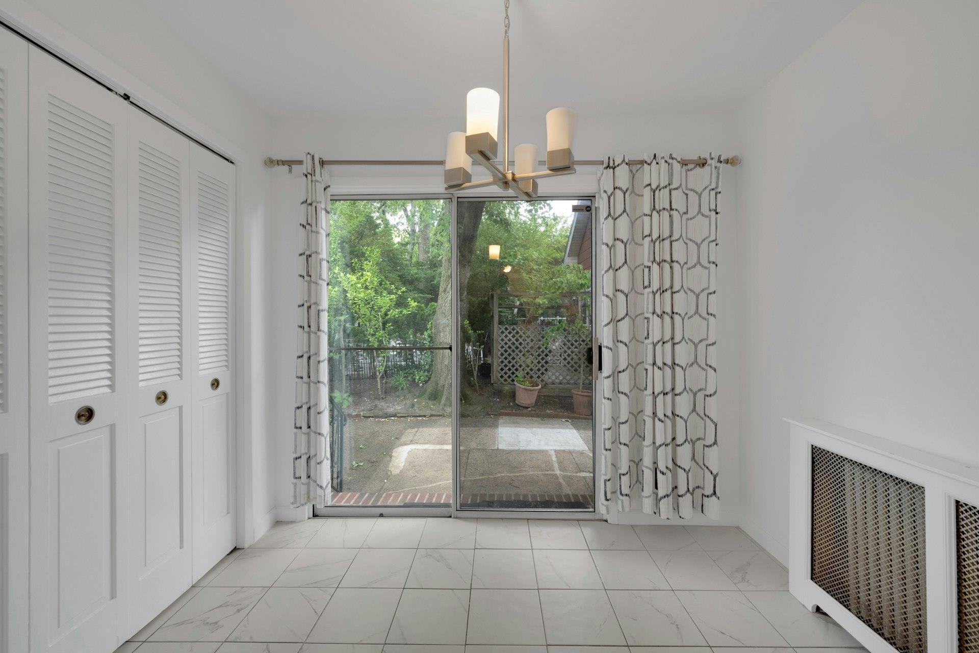 Single Family Baisley  Bronx, NY 10461, MLS-857647-8