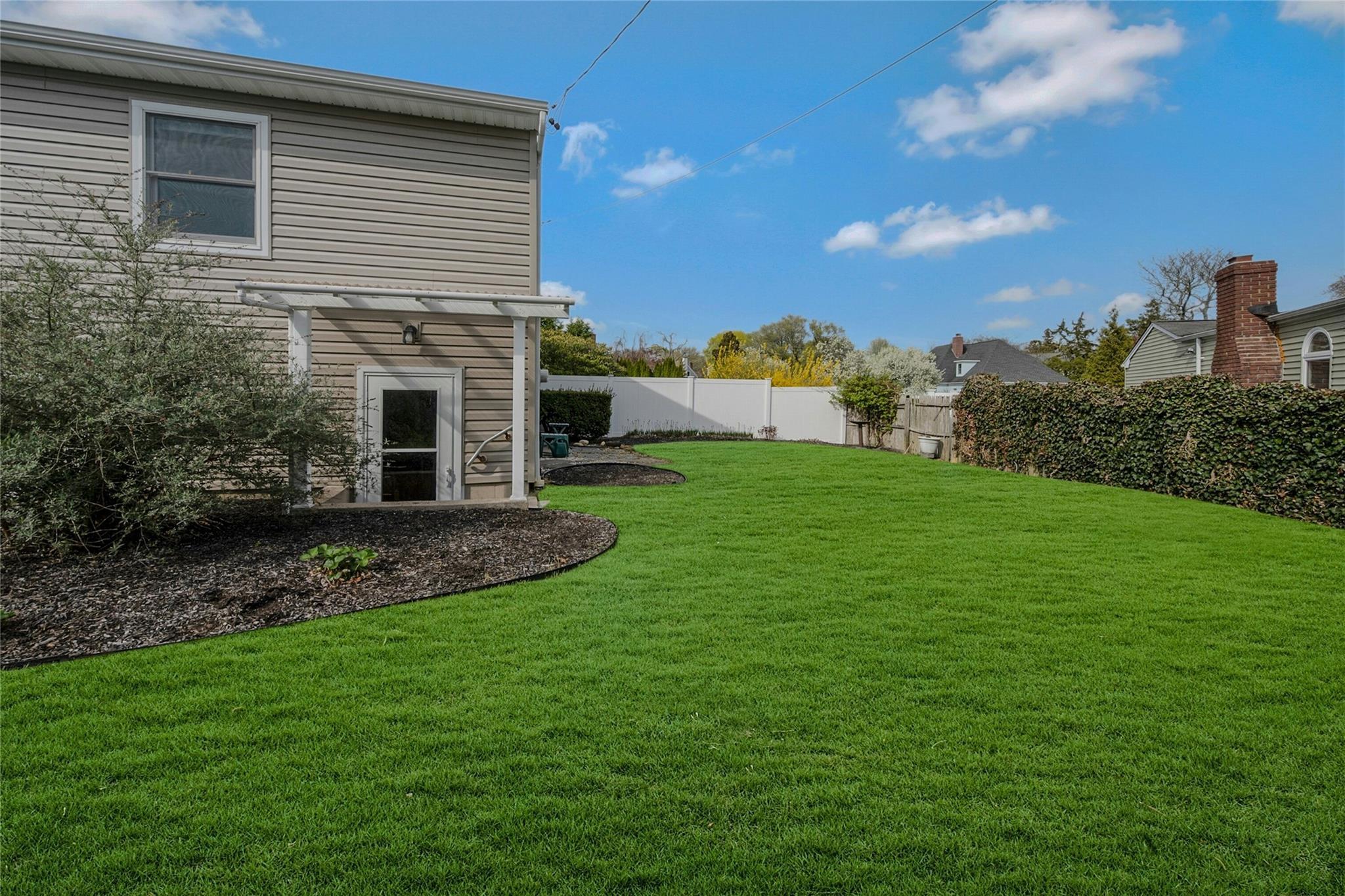 Single Family Wendover  Suffolk County, NY 11782, MLS-857651-28