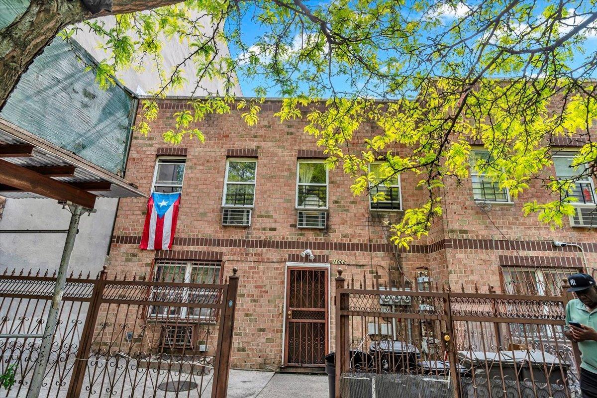 Single Family Woodycrest  Bronx, NY 10452, MLS-857658-10