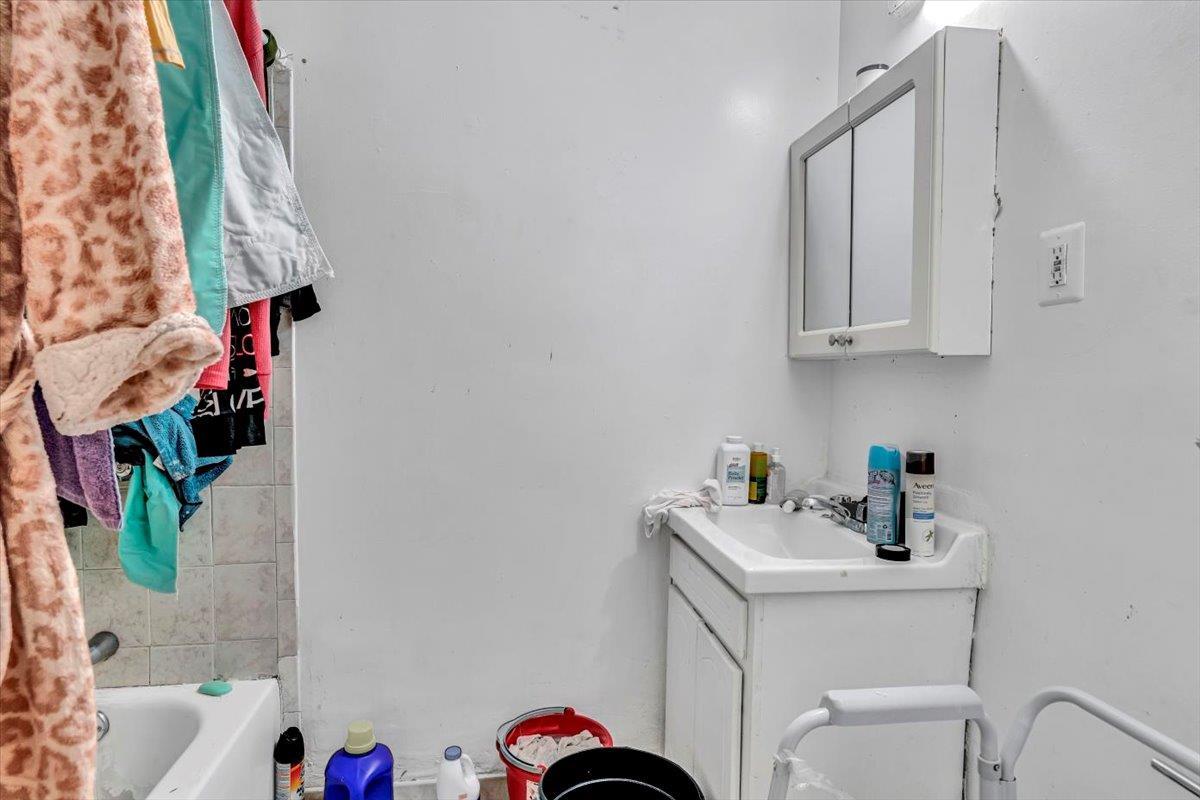 Single Family Woodycrest  Bronx, NY 10452, MLS-857658-11