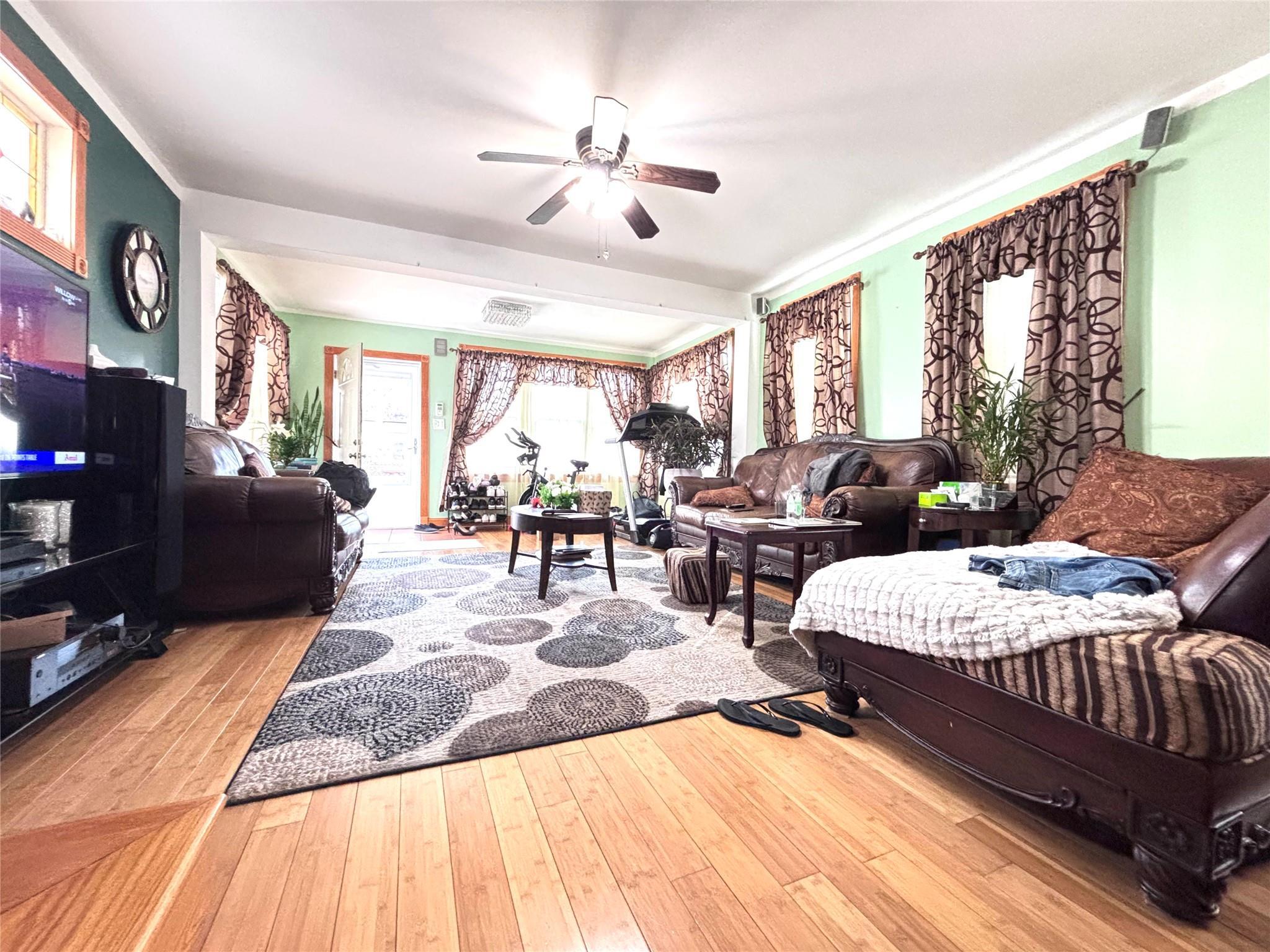 Single Family Vanderveer  Queens, NY 11429, MLS-857667-3