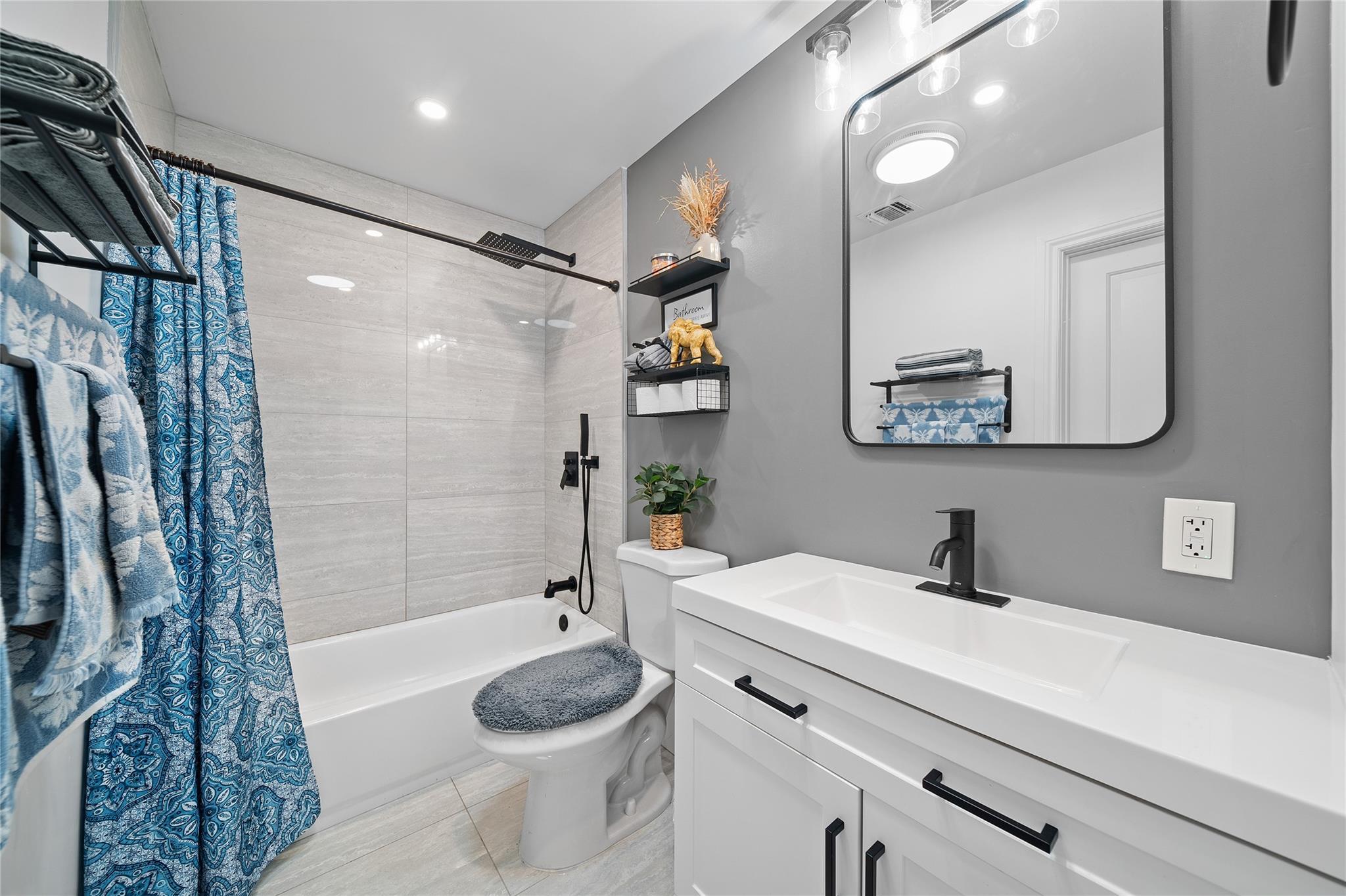 Single Family Ontario  Suffolk County, NY 11779, MLS-857668-12
