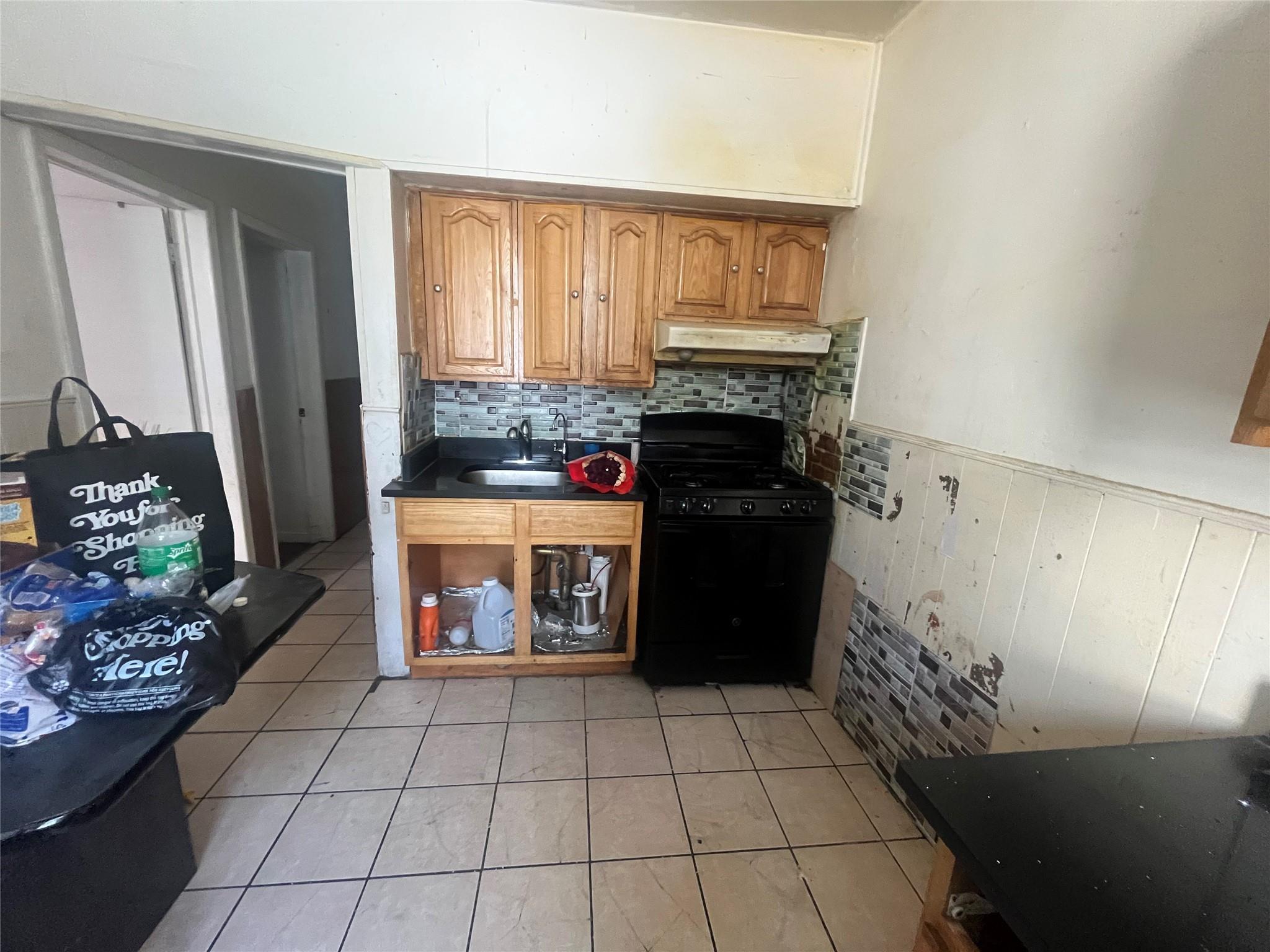 Single Family 121st  Queens, NY 11356, MLS-857671-10