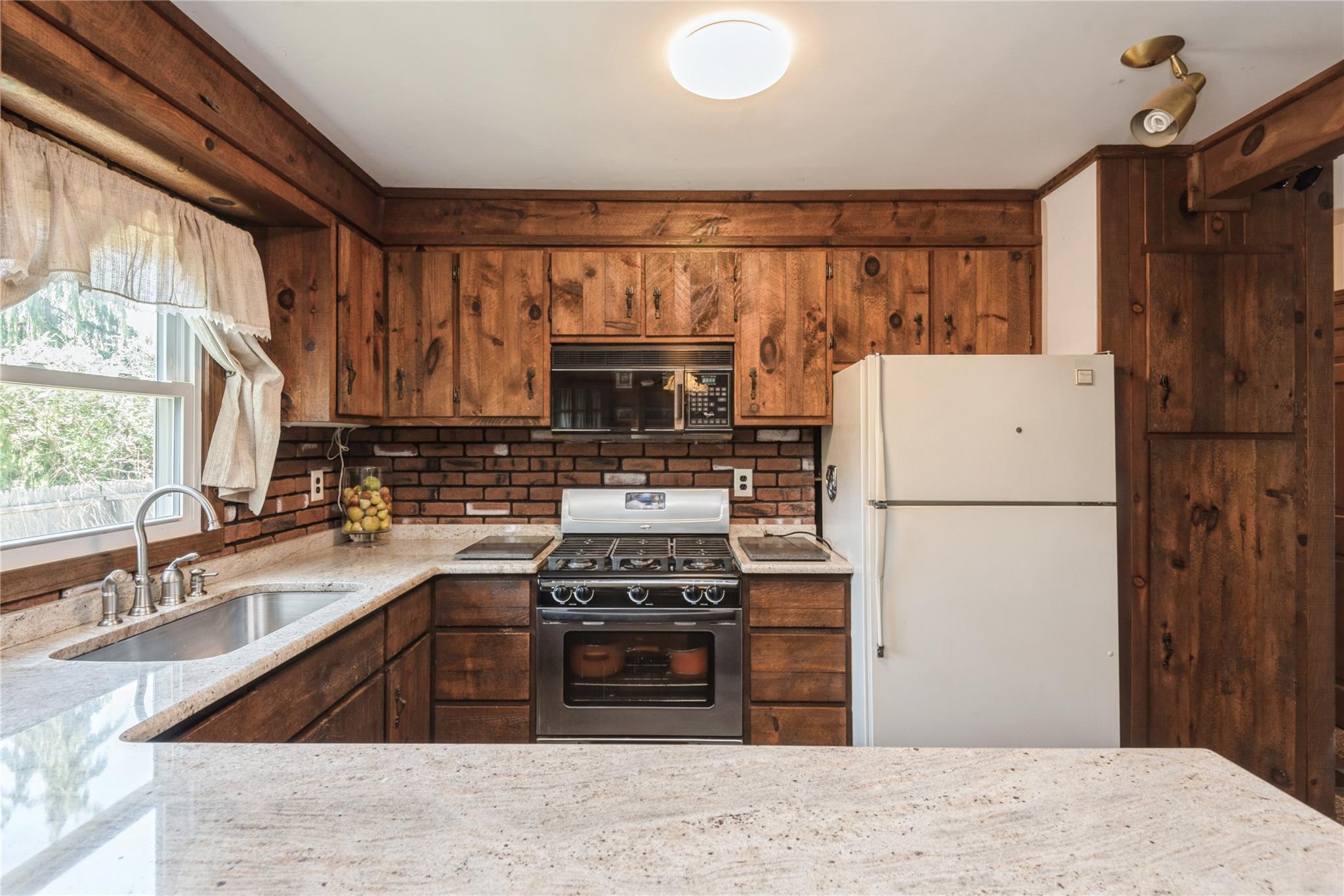 Single Family Mineola  Suffolk County, NY 11946, MLS-857682-10