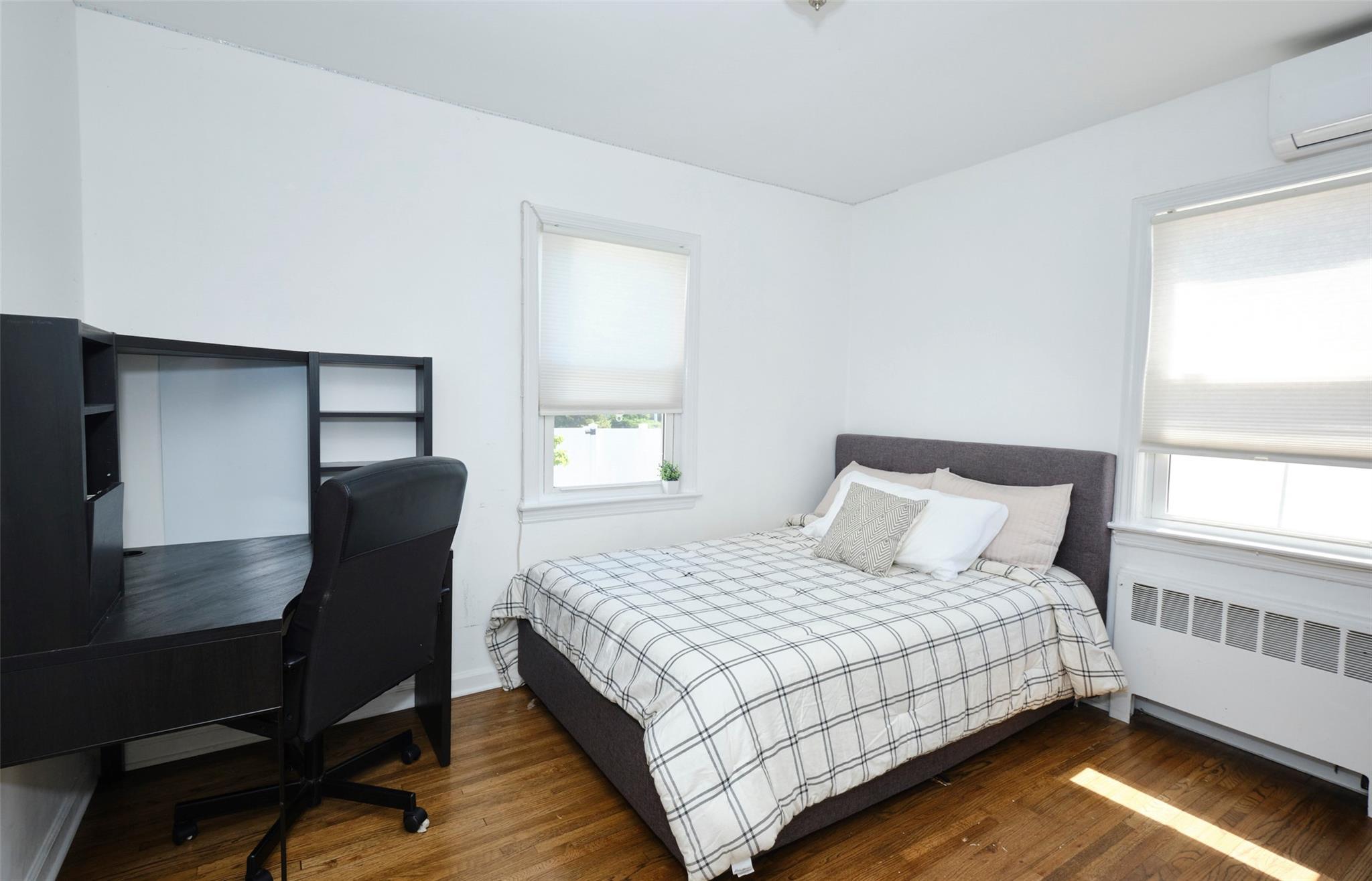 Single Family Guildford  Nassau County, NY 11552, MLS-857694-15