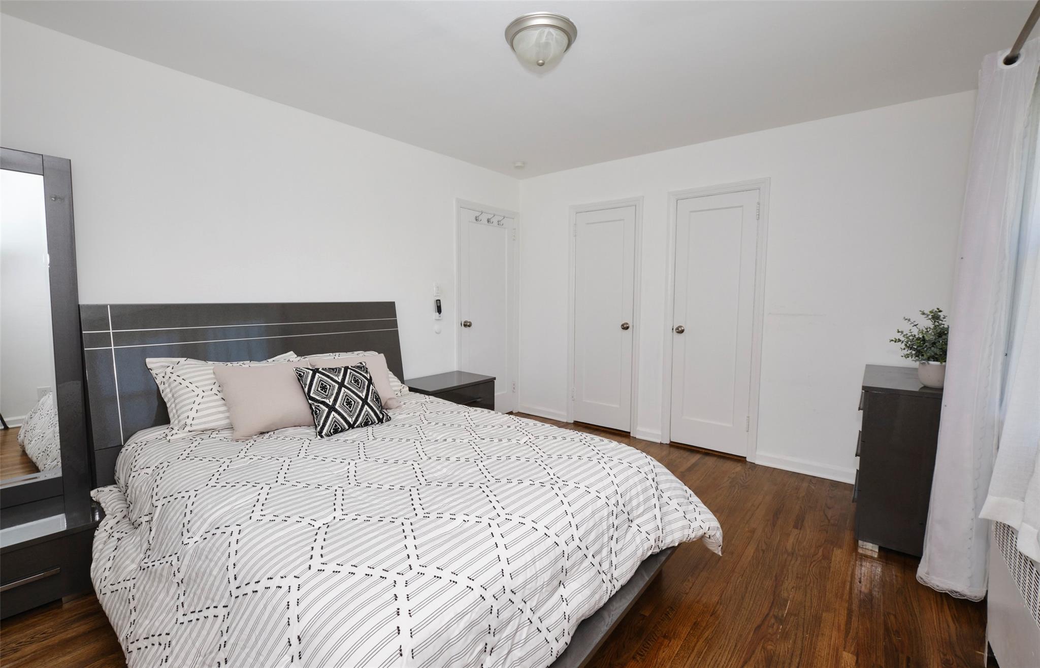 Single Family Guildford  Nassau County, NY 11552, MLS-857694-17