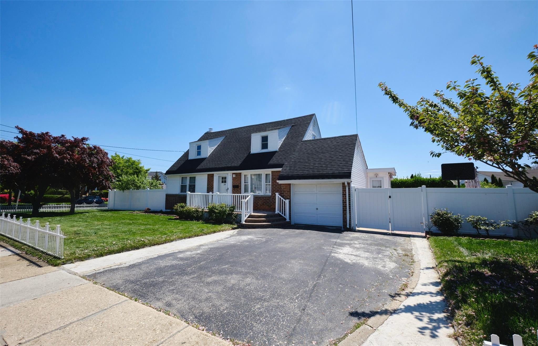 Single Family Guildford  Nassau County, NY 11552, MLS-857694-3