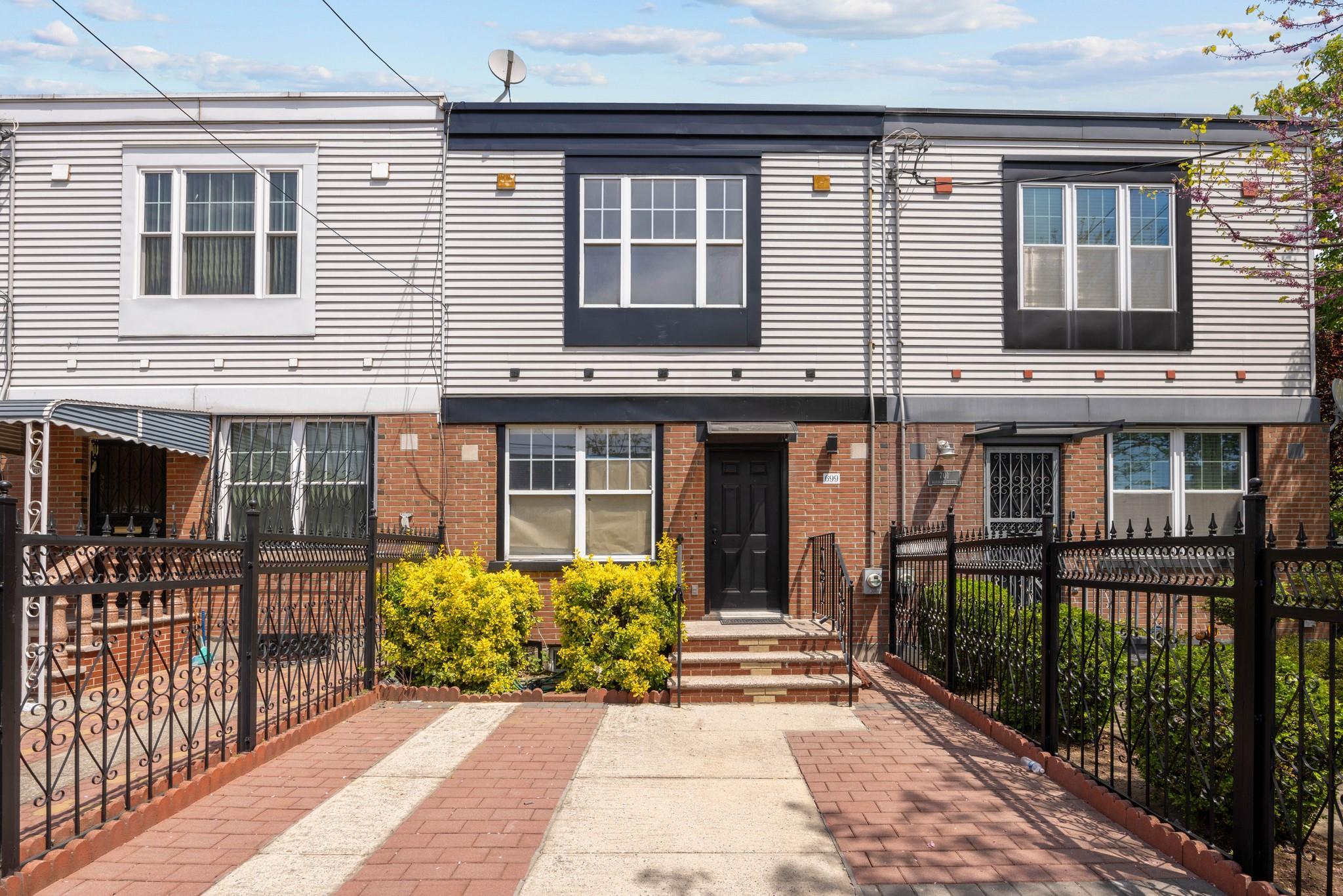 Single Family Alabama  Brooklyn, NY 11207, MLS-857713-22