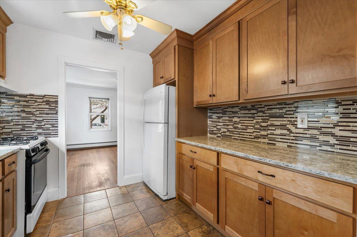Single Family Leyden  Suffolk County, NY 11746, MLS-857745-8