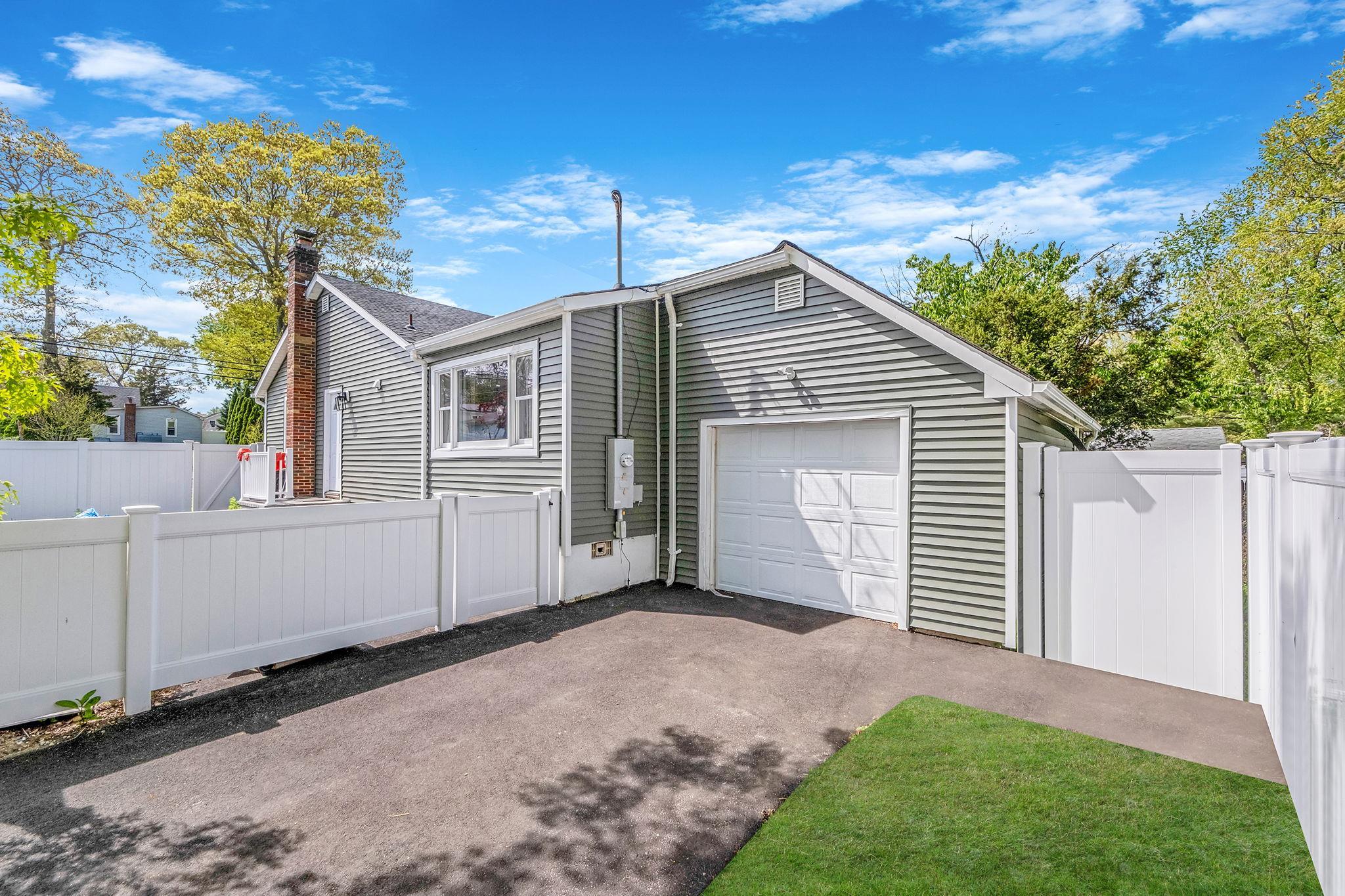 Single Family Evergreen  Suffolk County, NY 11784, MLS-857758-2