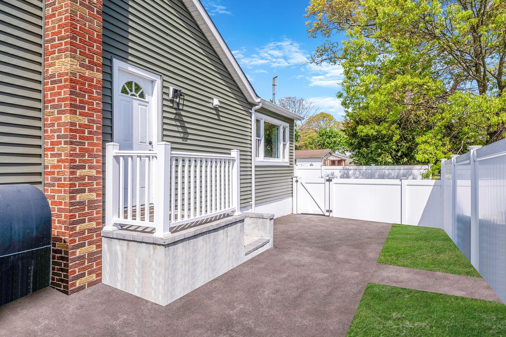 Single Family Evergreen  Suffolk County, NY 11784, MLS-857758-25