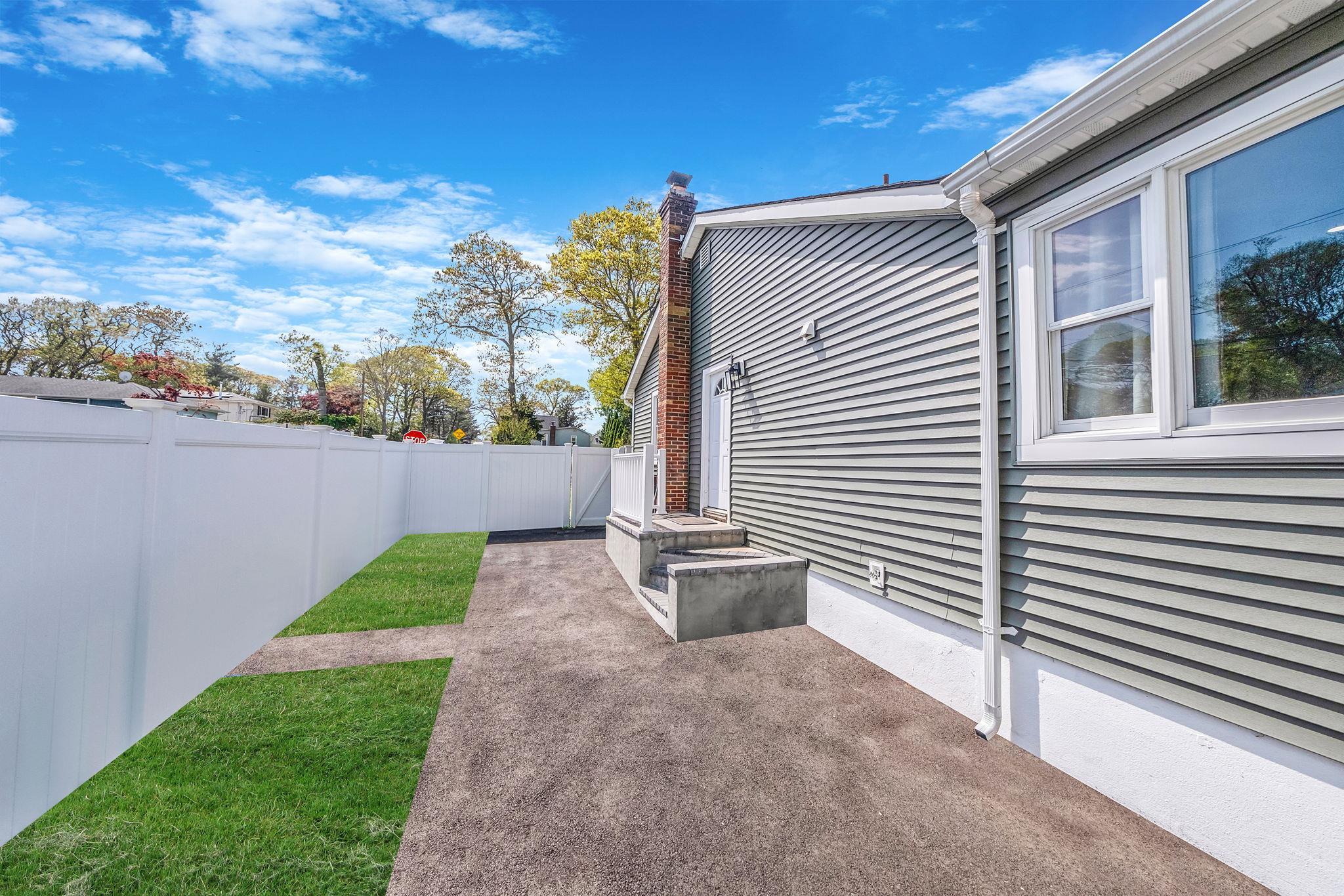 Single Family Evergreen  Suffolk County, NY 11784, MLS-857758-33