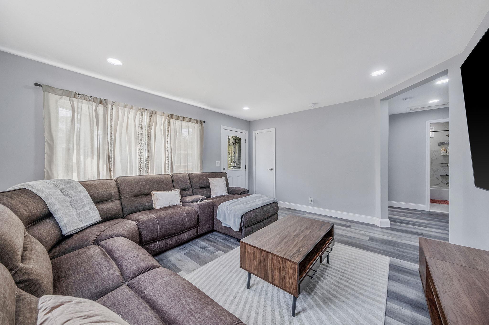 Single Family Evergreen  Suffolk County, NY 11784, MLS-857758-6