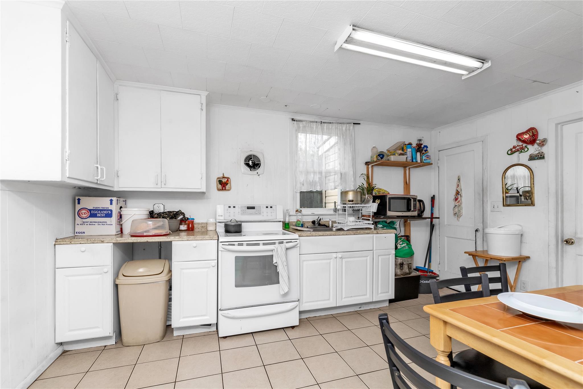 Single Family Hazel  Nassau County, NY 11542, MLS-857804-11