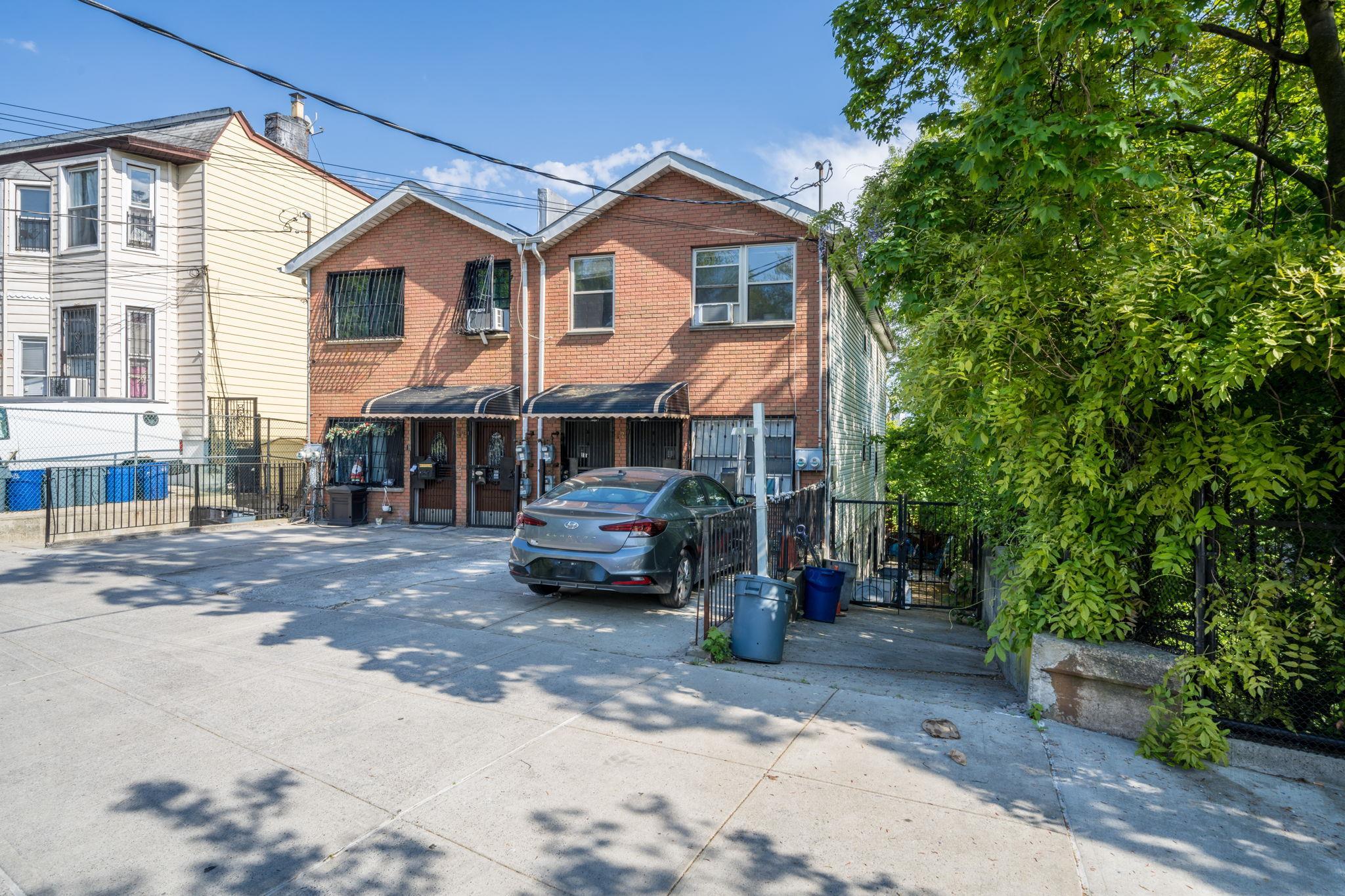 Single Family Sunnyside  Brooklyn, NY 11207, MLS-857815-3