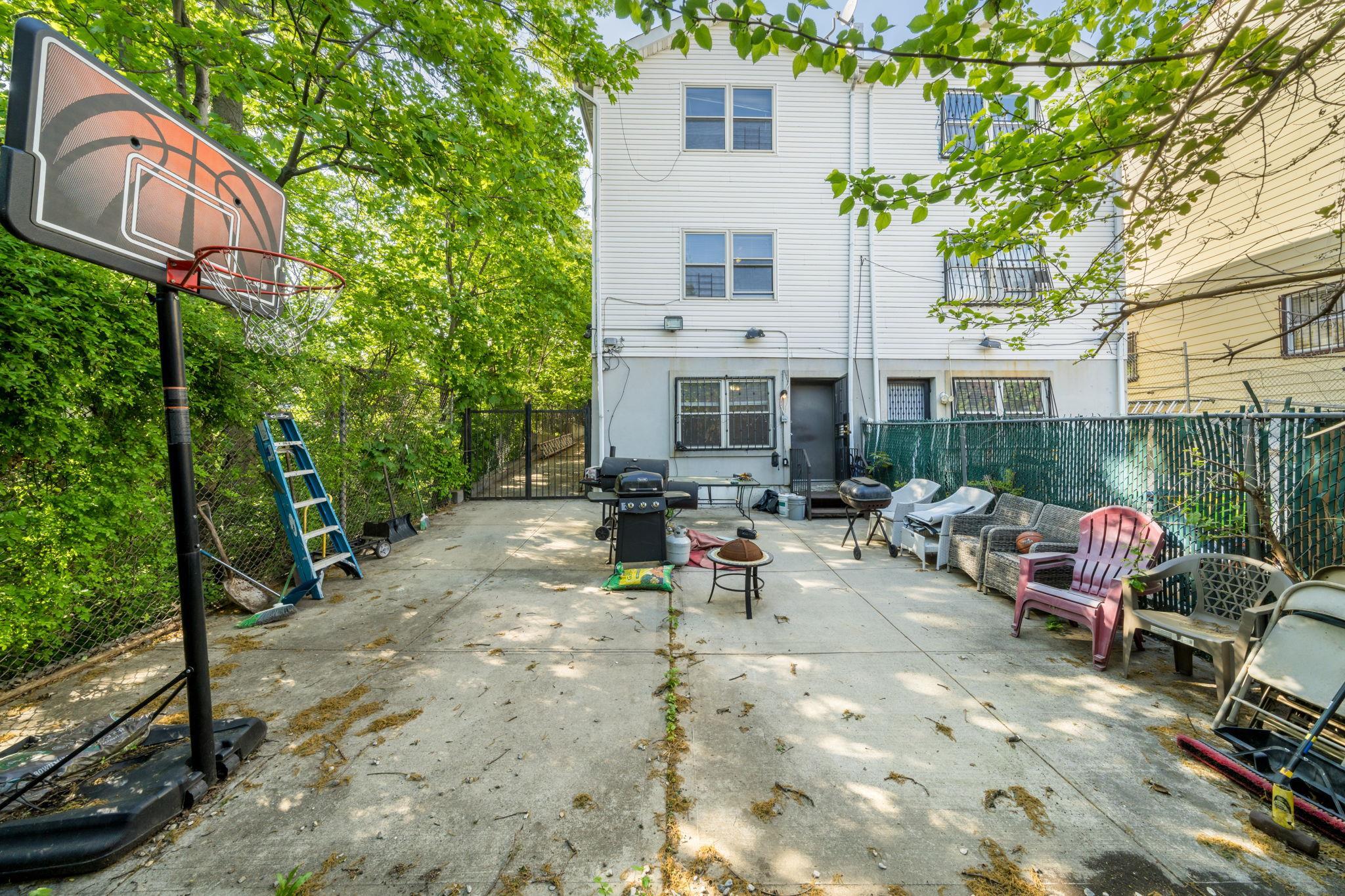 Single Family Sunnyside  Brooklyn, NY 11207, MLS-857815-37