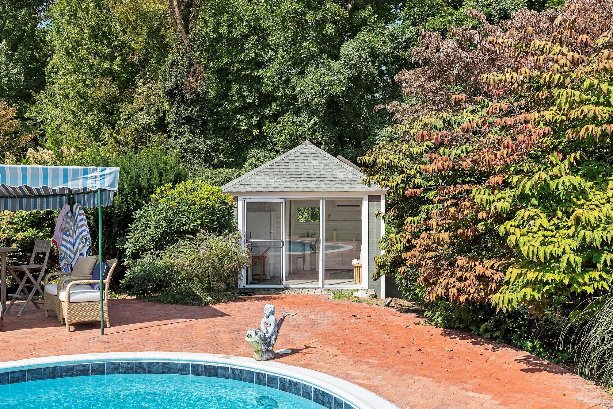 Single Family Factory Pond  Nassau County, NY 11560, MLS-857826-13