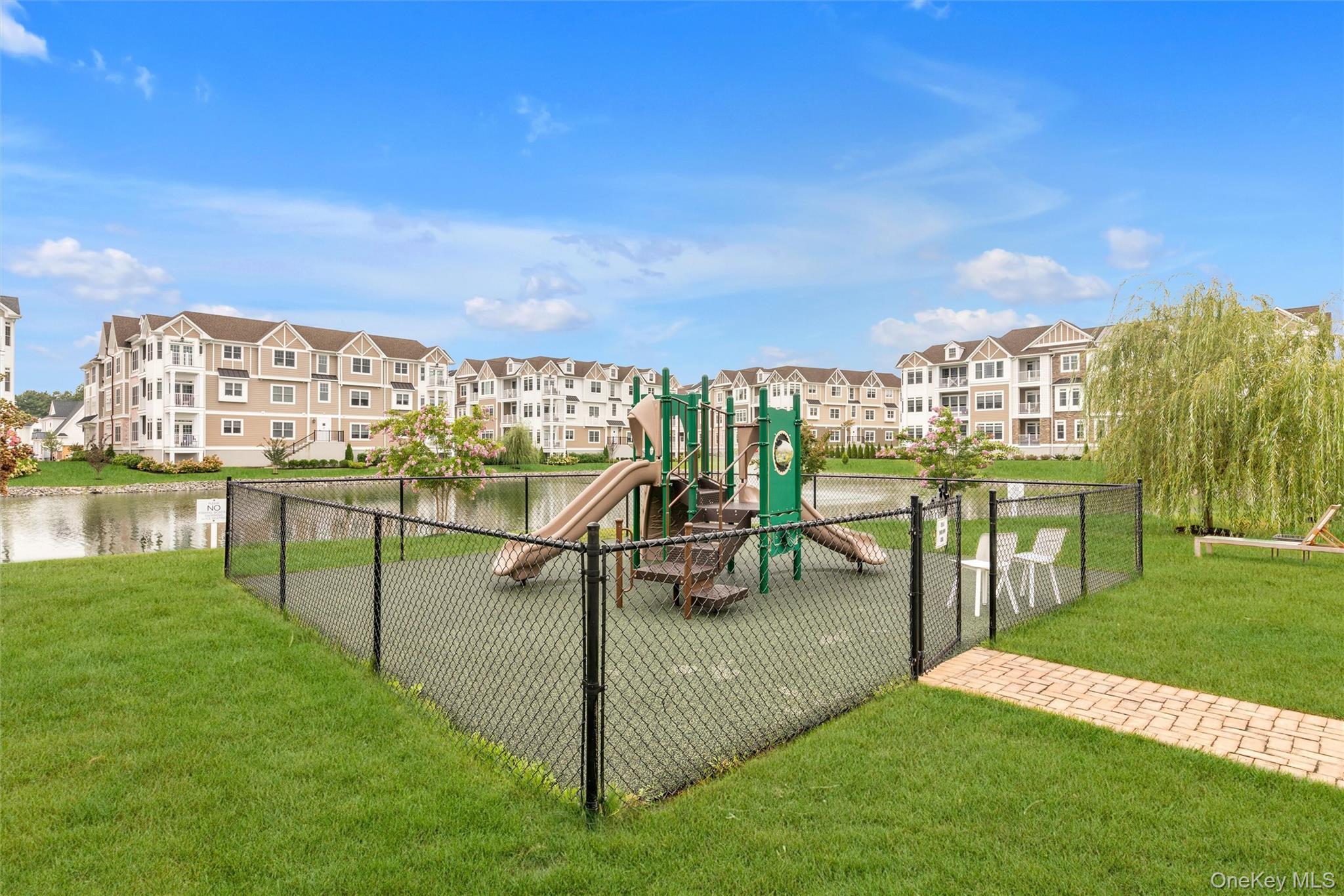 Condo Aspenwood  Nassau County, NY 11803, MLS-857869-20