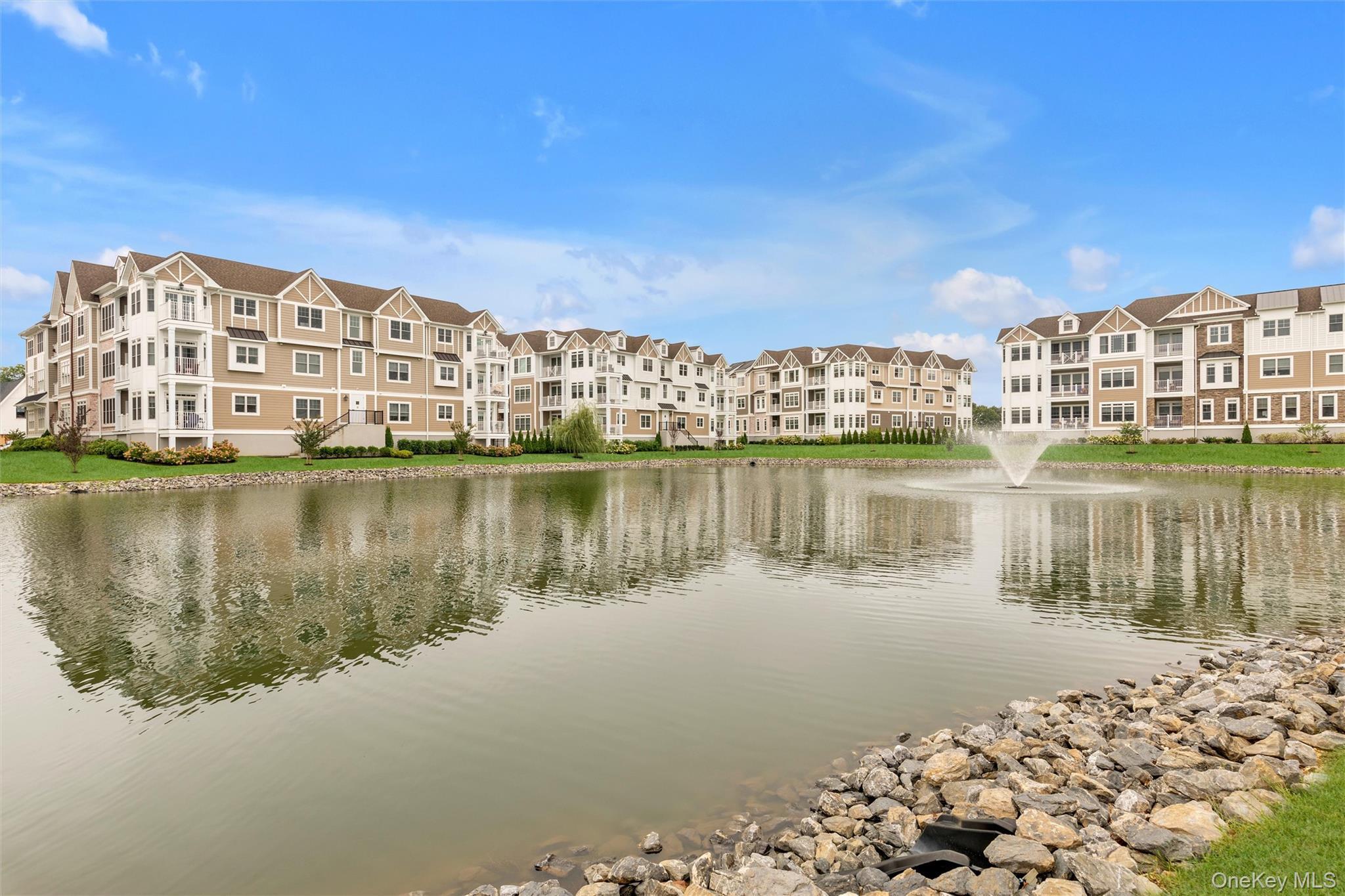 Condo Aspenwood  Nassau County, NY 11803, MLS-857869-21