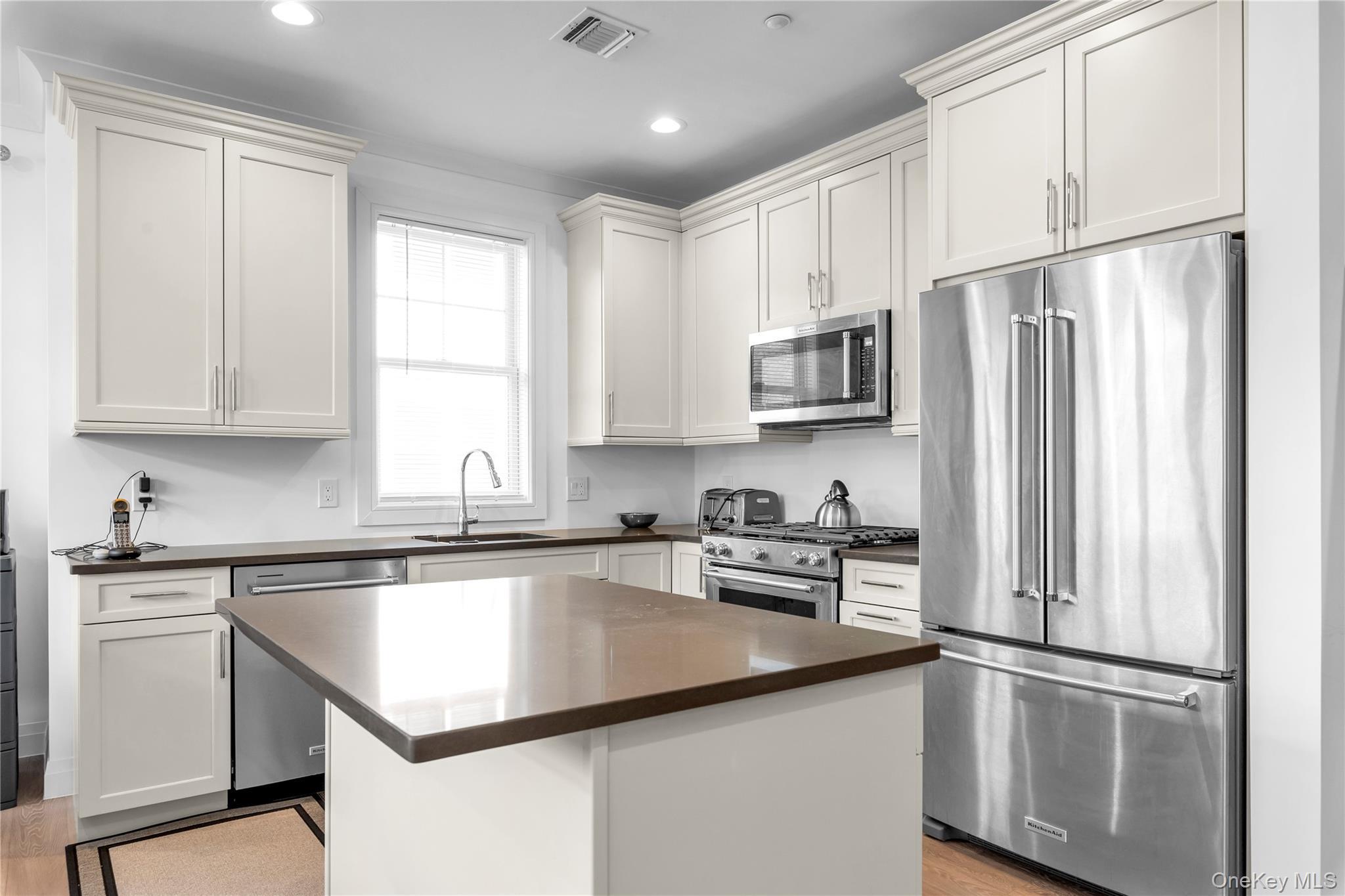 Condo Aspenwood  Nassau County, NY 11803, MLS-857869-5