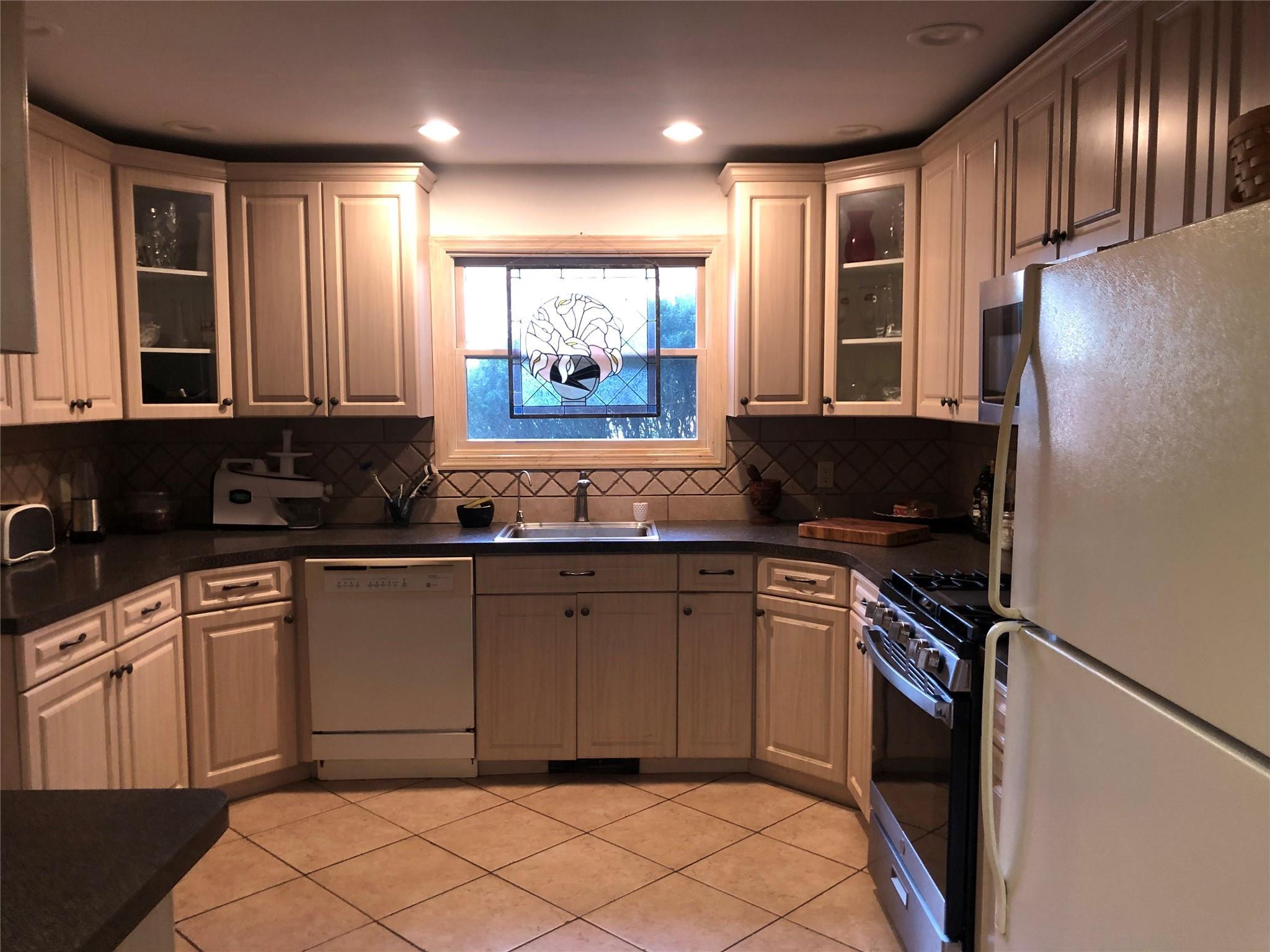 Single Family Union  Suffolk County, NY 11701, MLS-857902-7