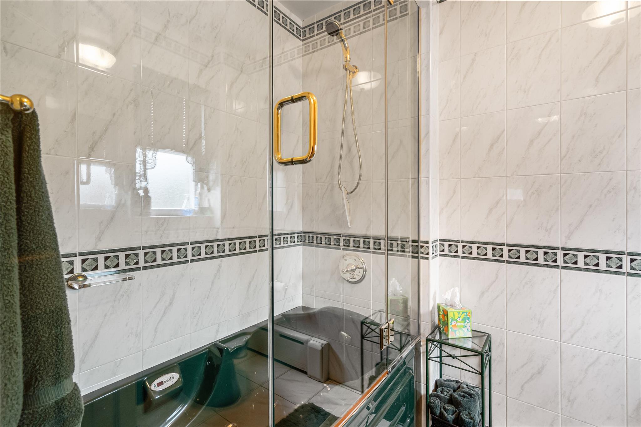 Single Family 252  Queens, NY 11426, MLS-857911-14